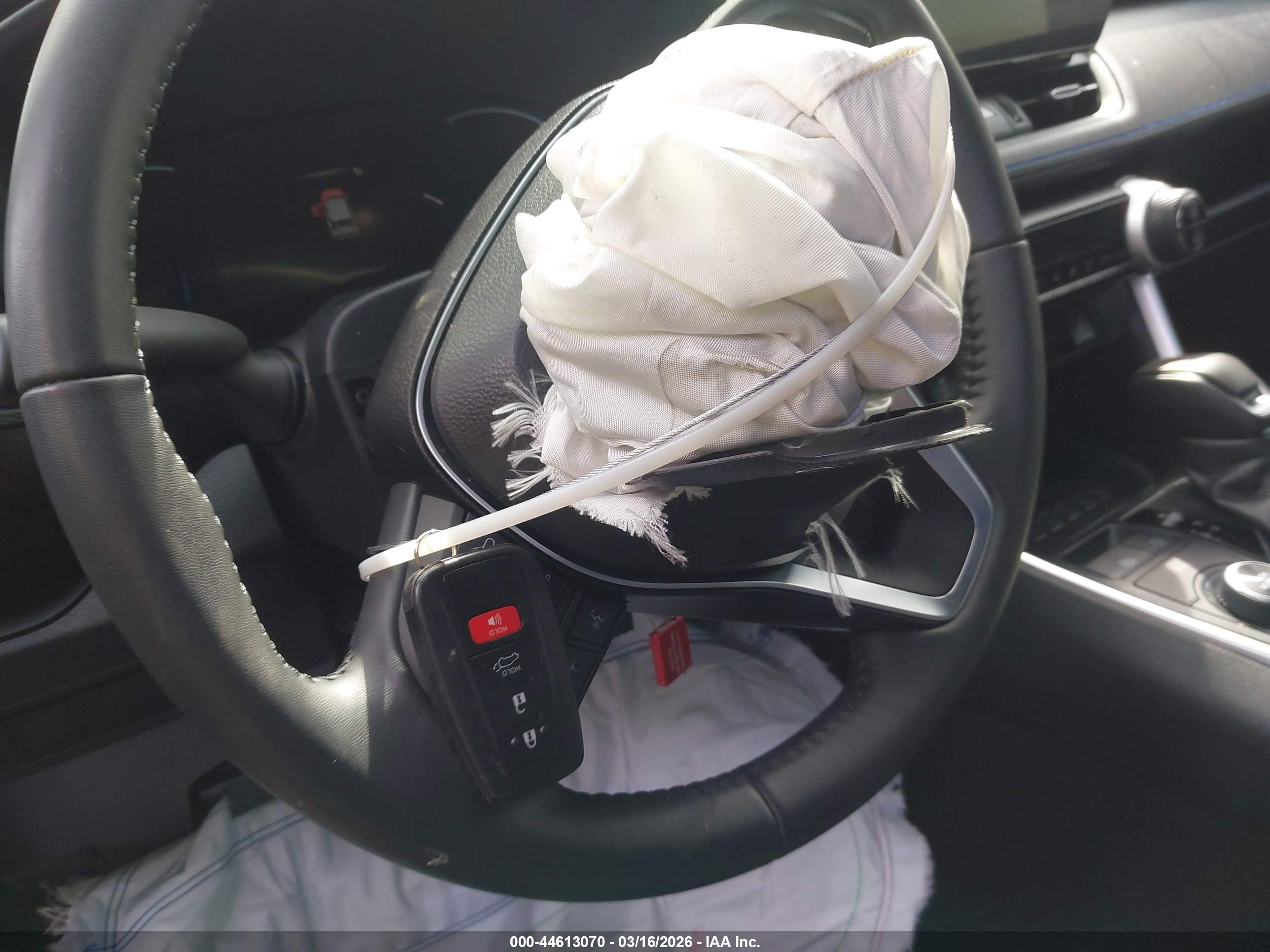 TOYOTA RAV4 image 11