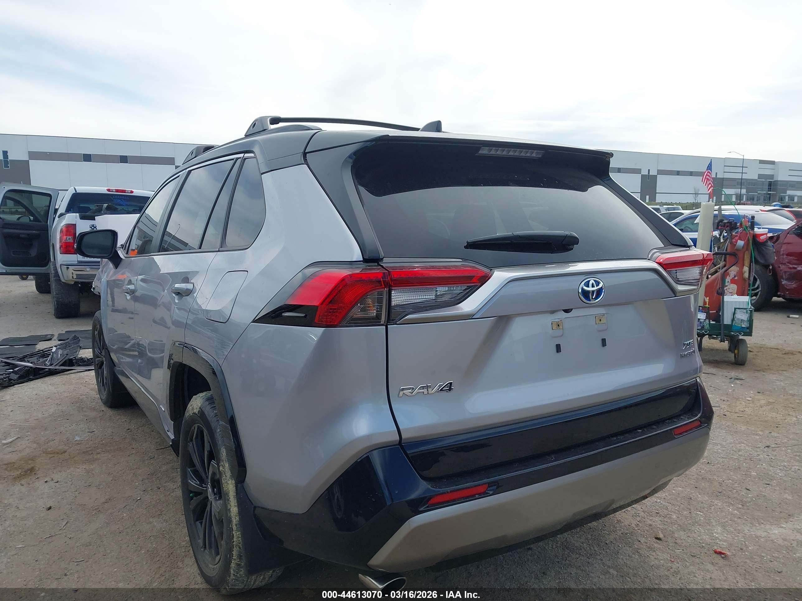 TOYOTA RAV4 image 3