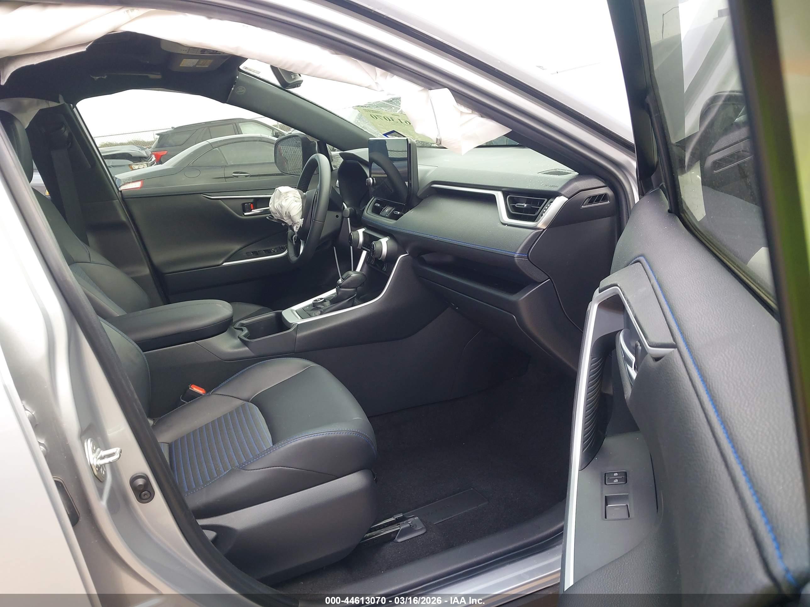 TOYOTA RAV4 image 5