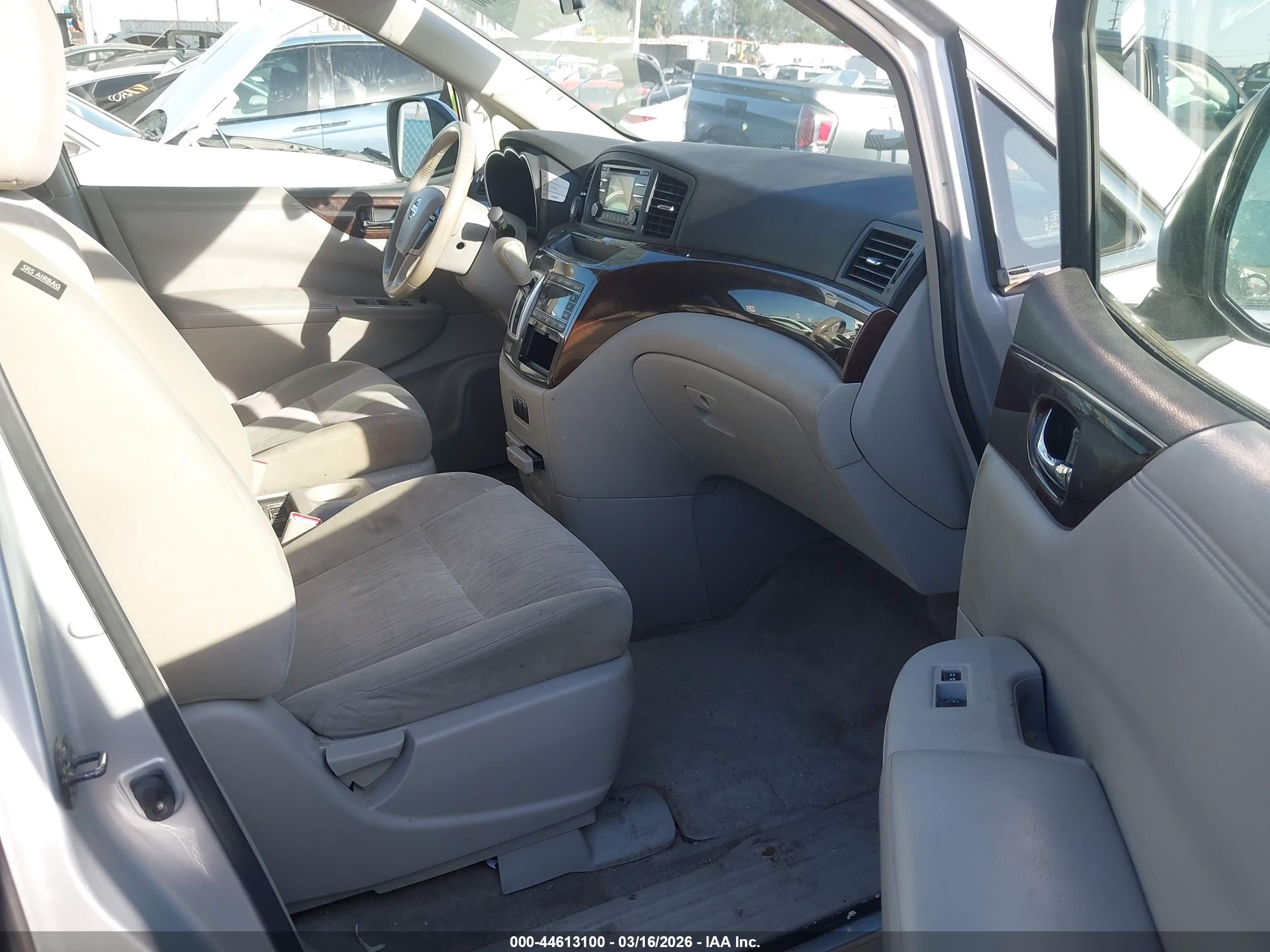 NISSAN QUEST image 5