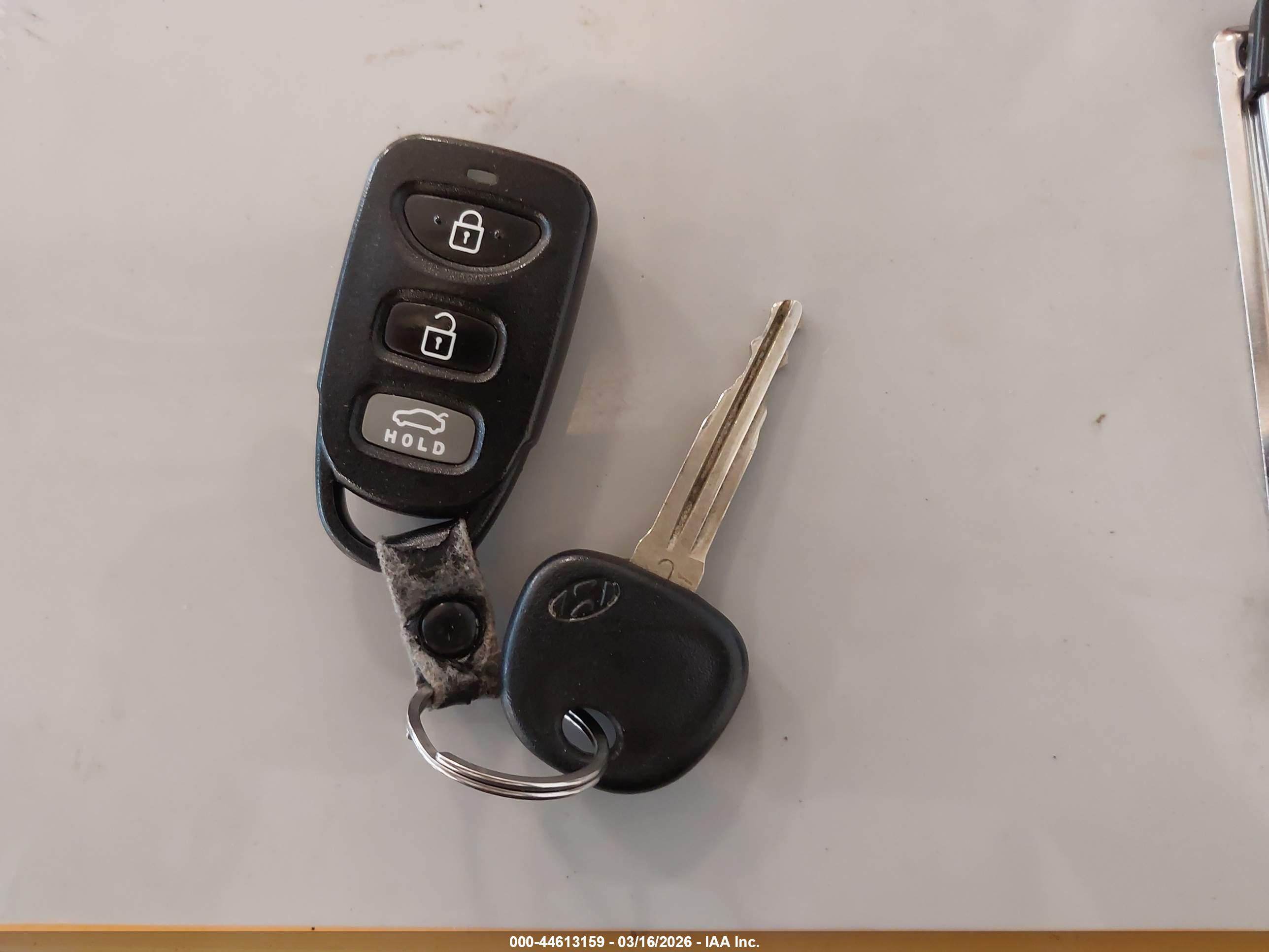 HYUNDAI ELANTRA image 11