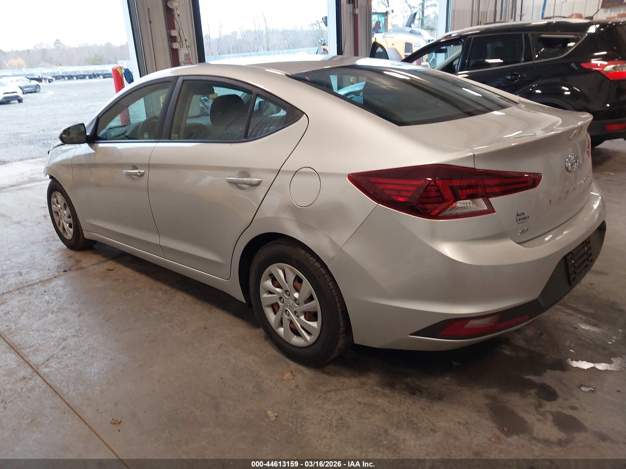 HYUNDAI ELANTRA image 3