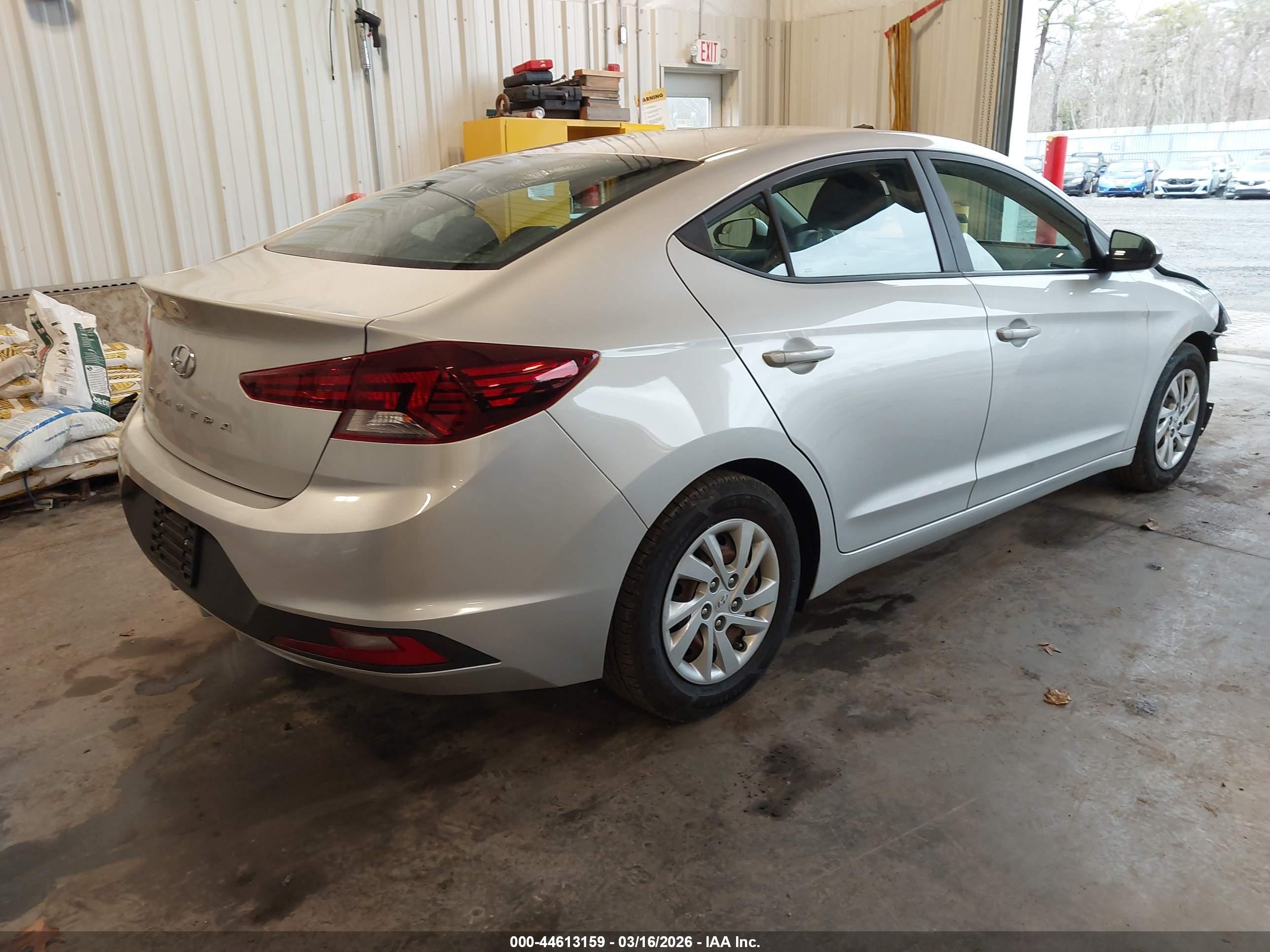HYUNDAI ELANTRA image 4