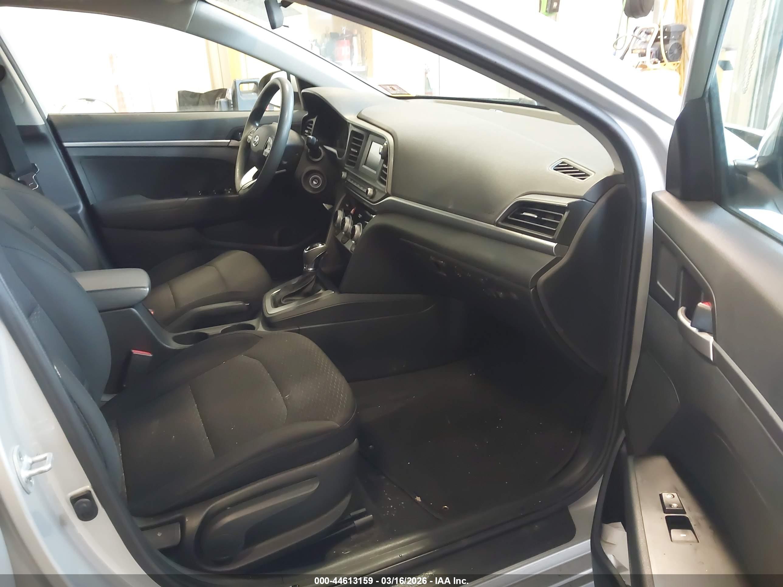 HYUNDAI ELANTRA image 5
