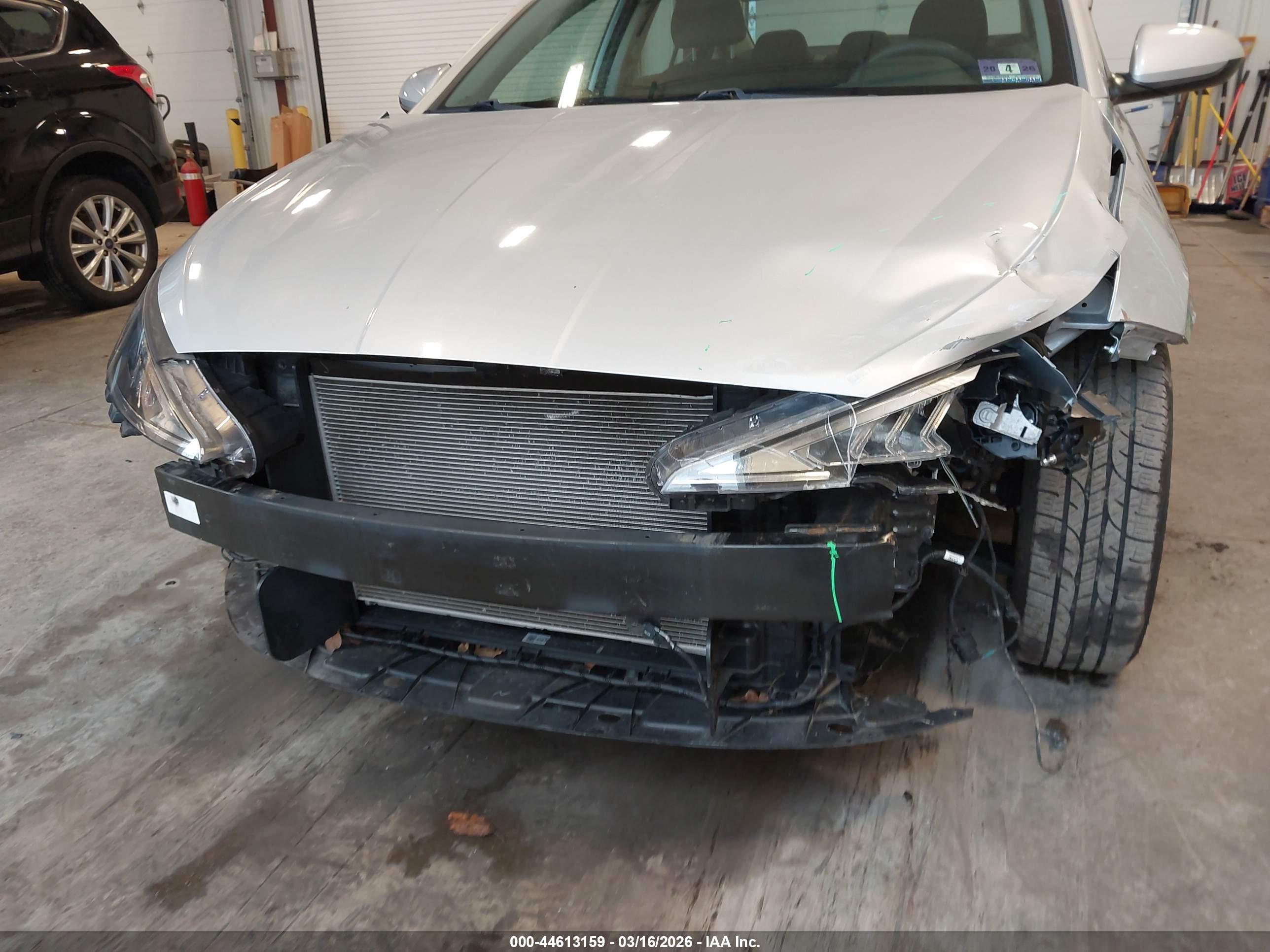 HYUNDAI ELANTRA image 6