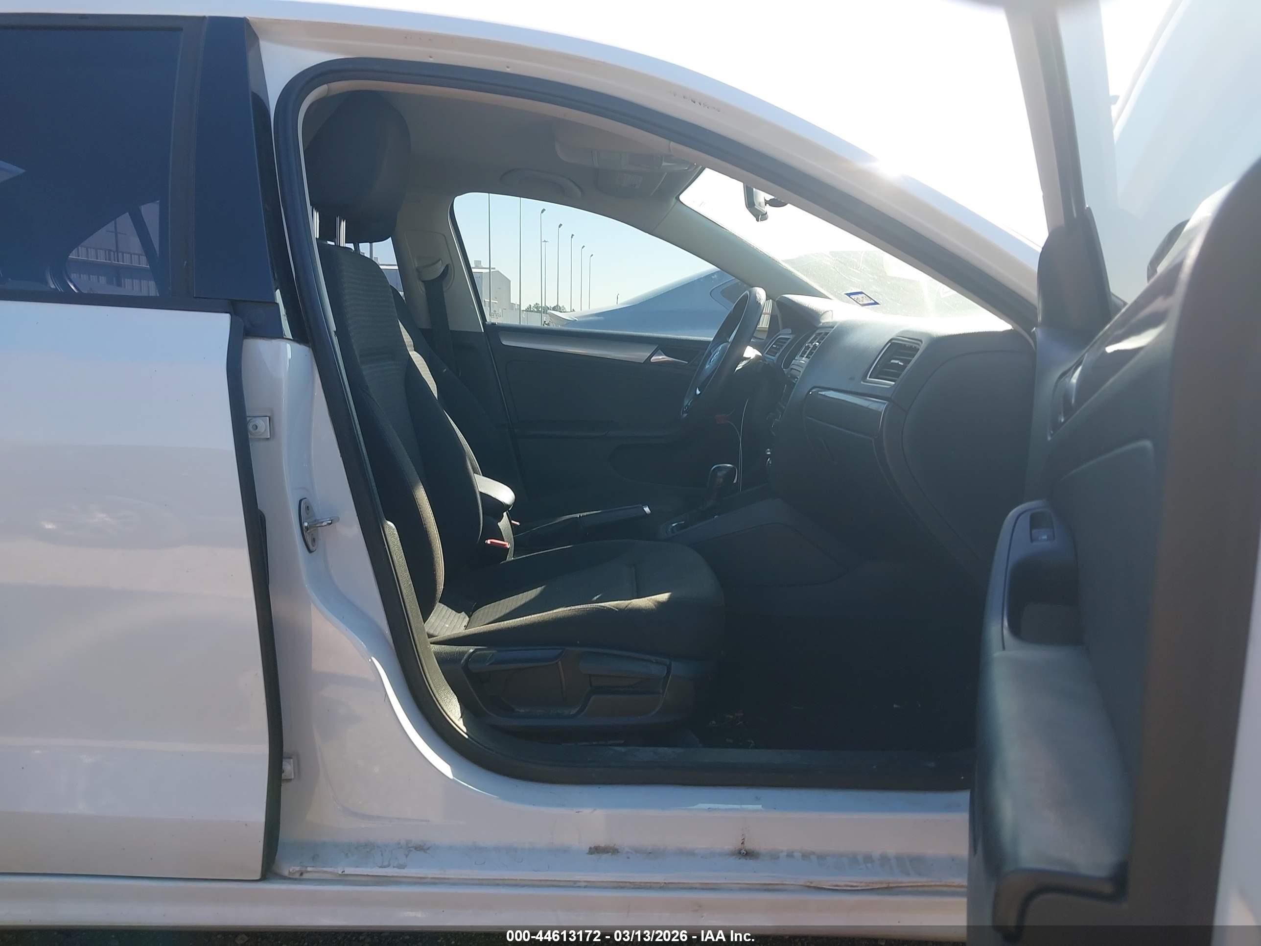 VOLKSWAGEN JETTA image 5