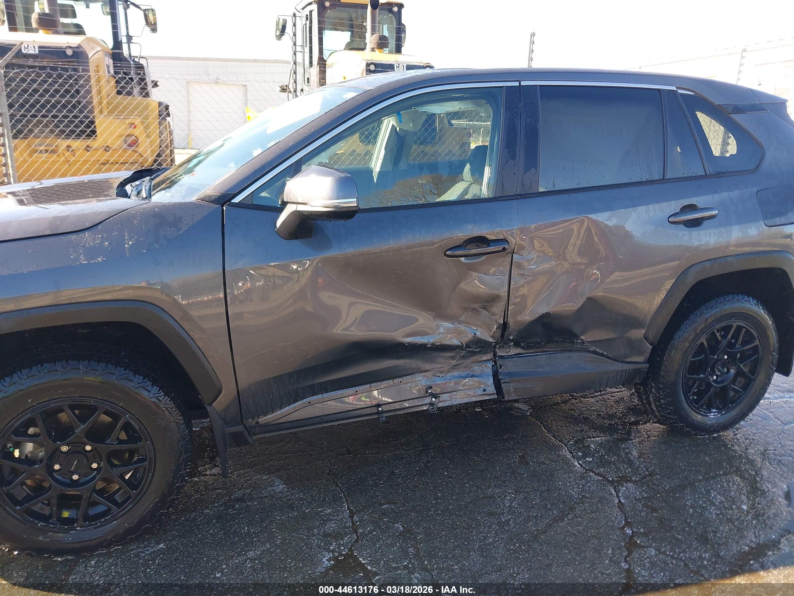 TOYOTA RAV4 image 6