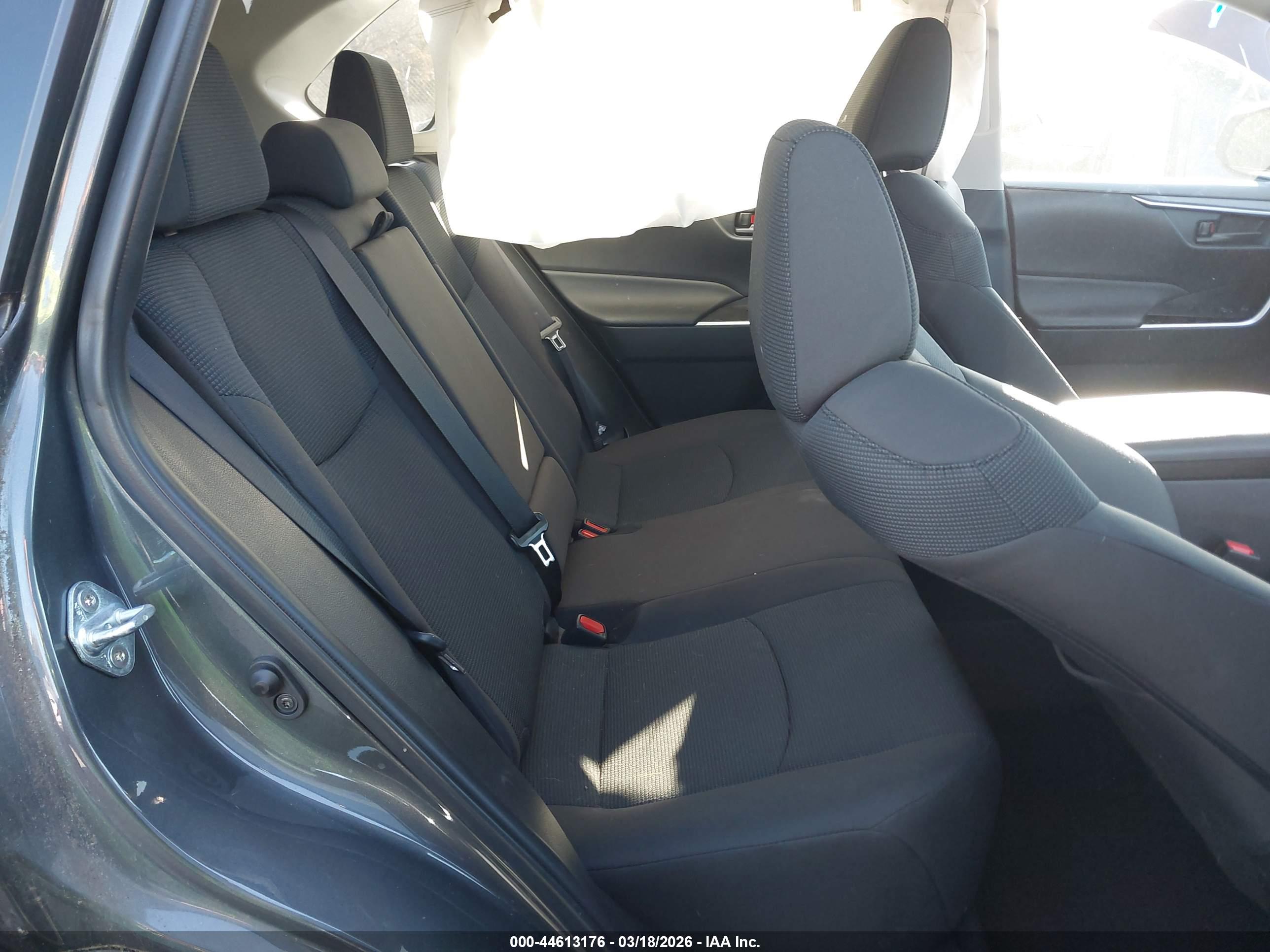 TOYOTA RAV4 image 8