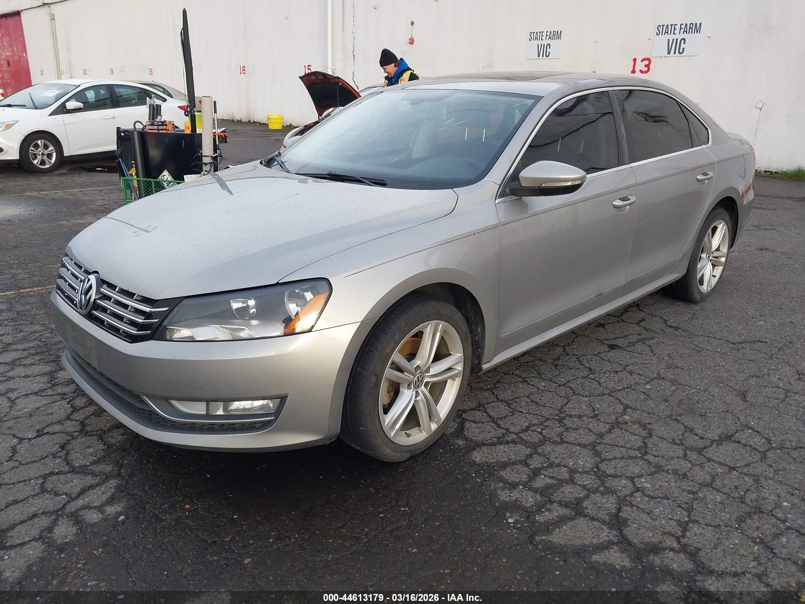 VOLKSWAGEN PASSAT image 2