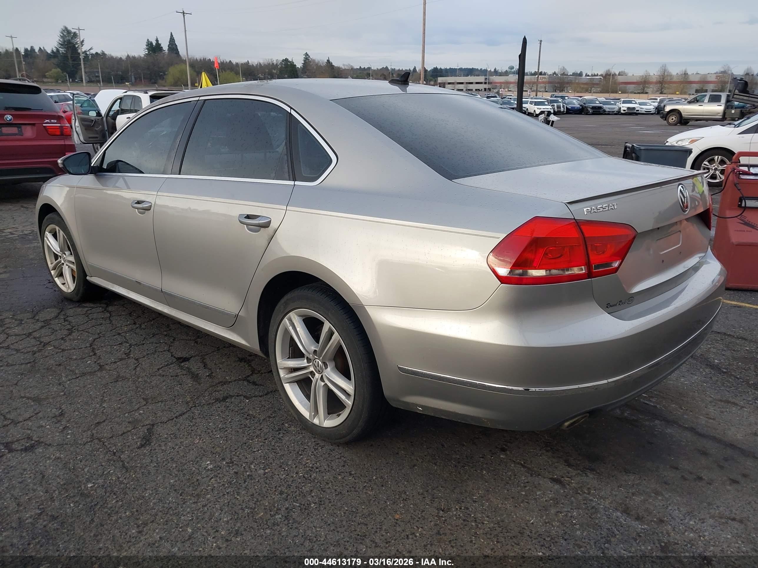 VOLKSWAGEN PASSAT image 3