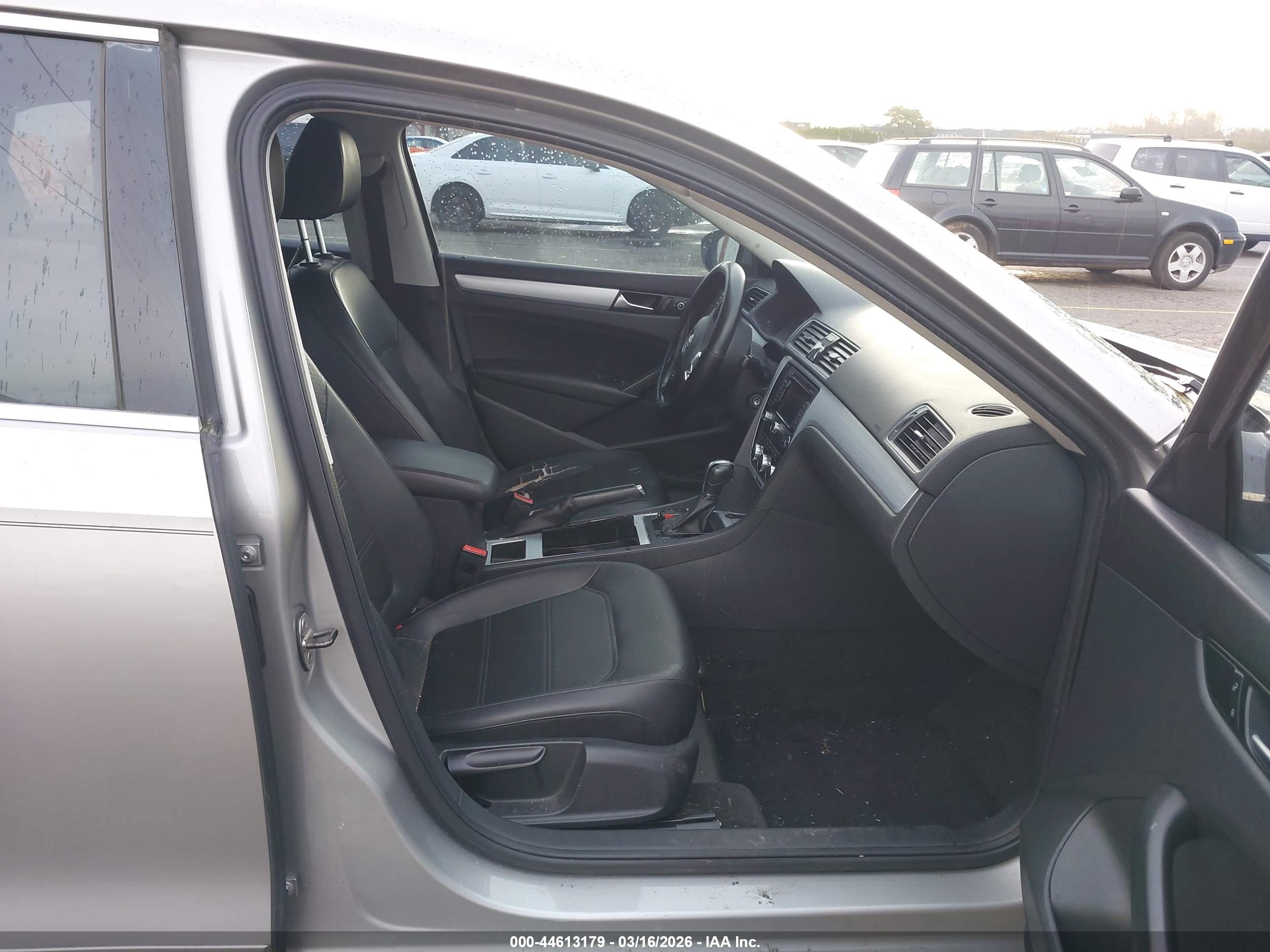 VOLKSWAGEN PASSAT image 5