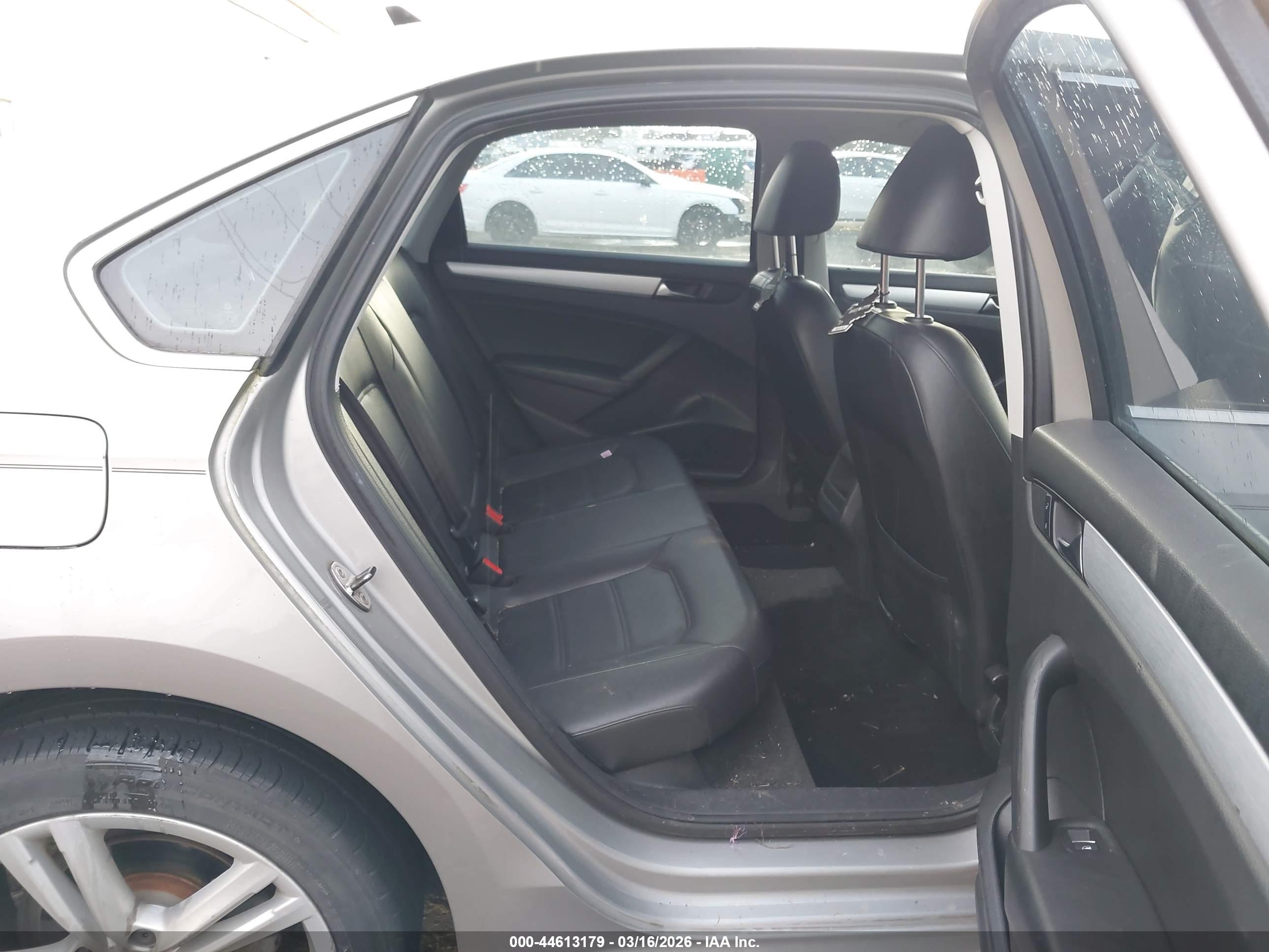 VOLKSWAGEN PASSAT image 8