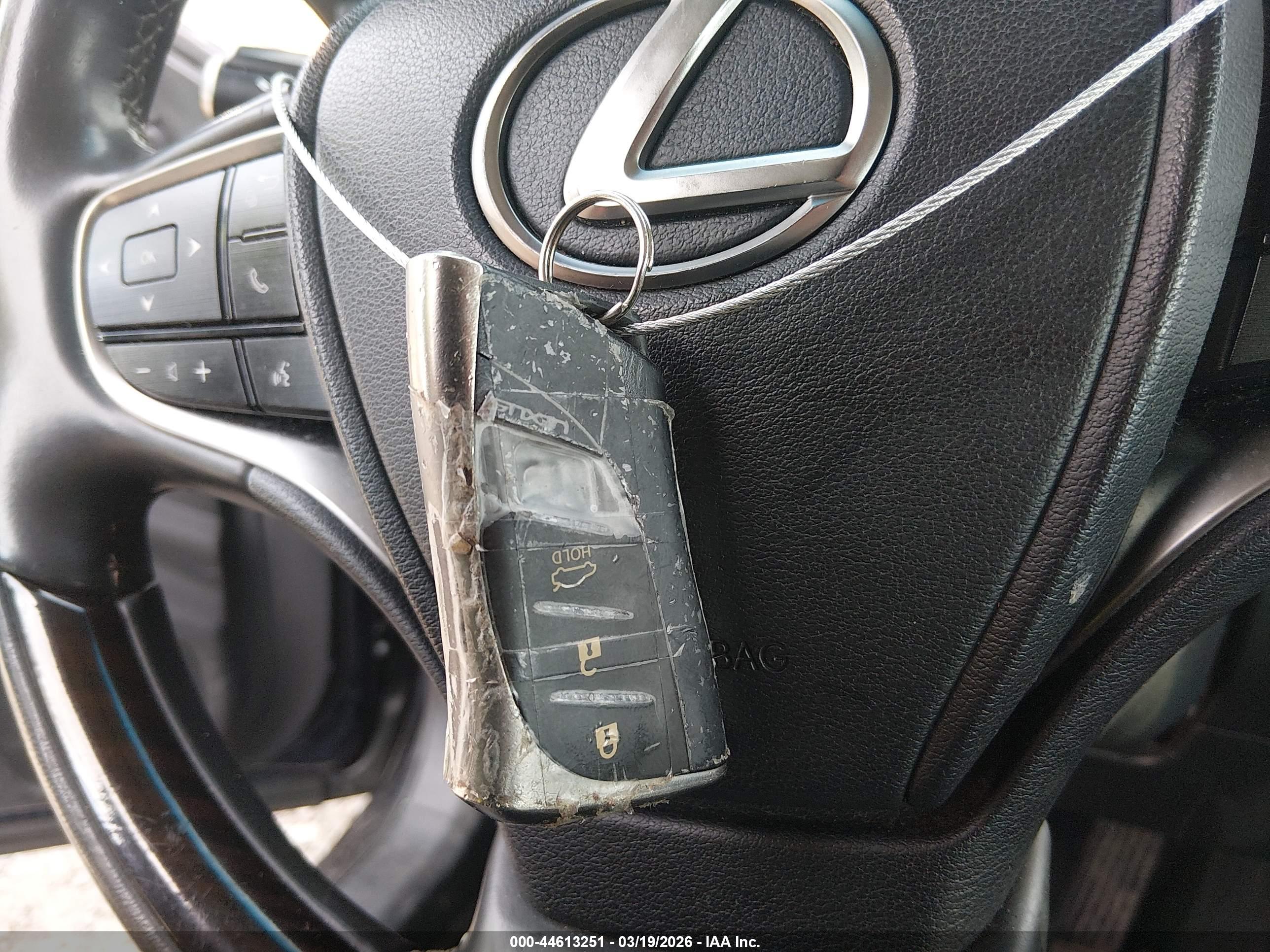 LEXUS ES image 11