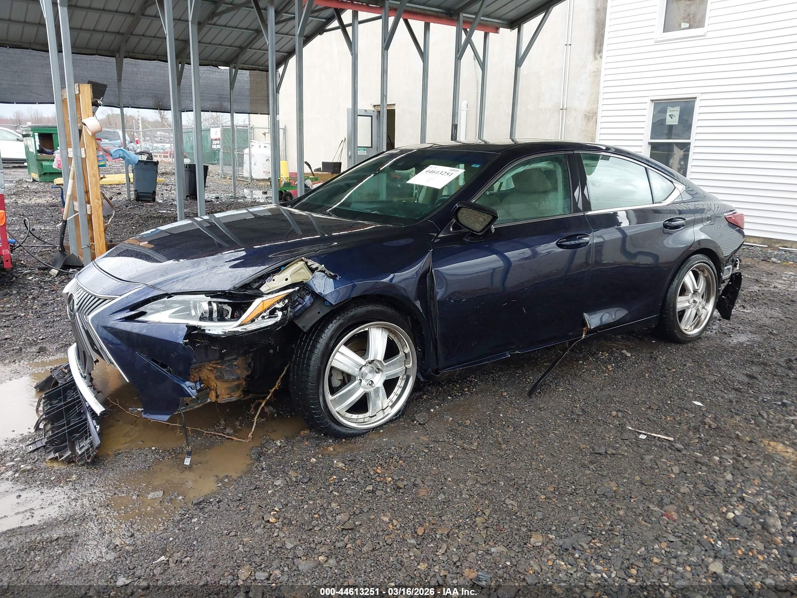 LEXUS ES image 2