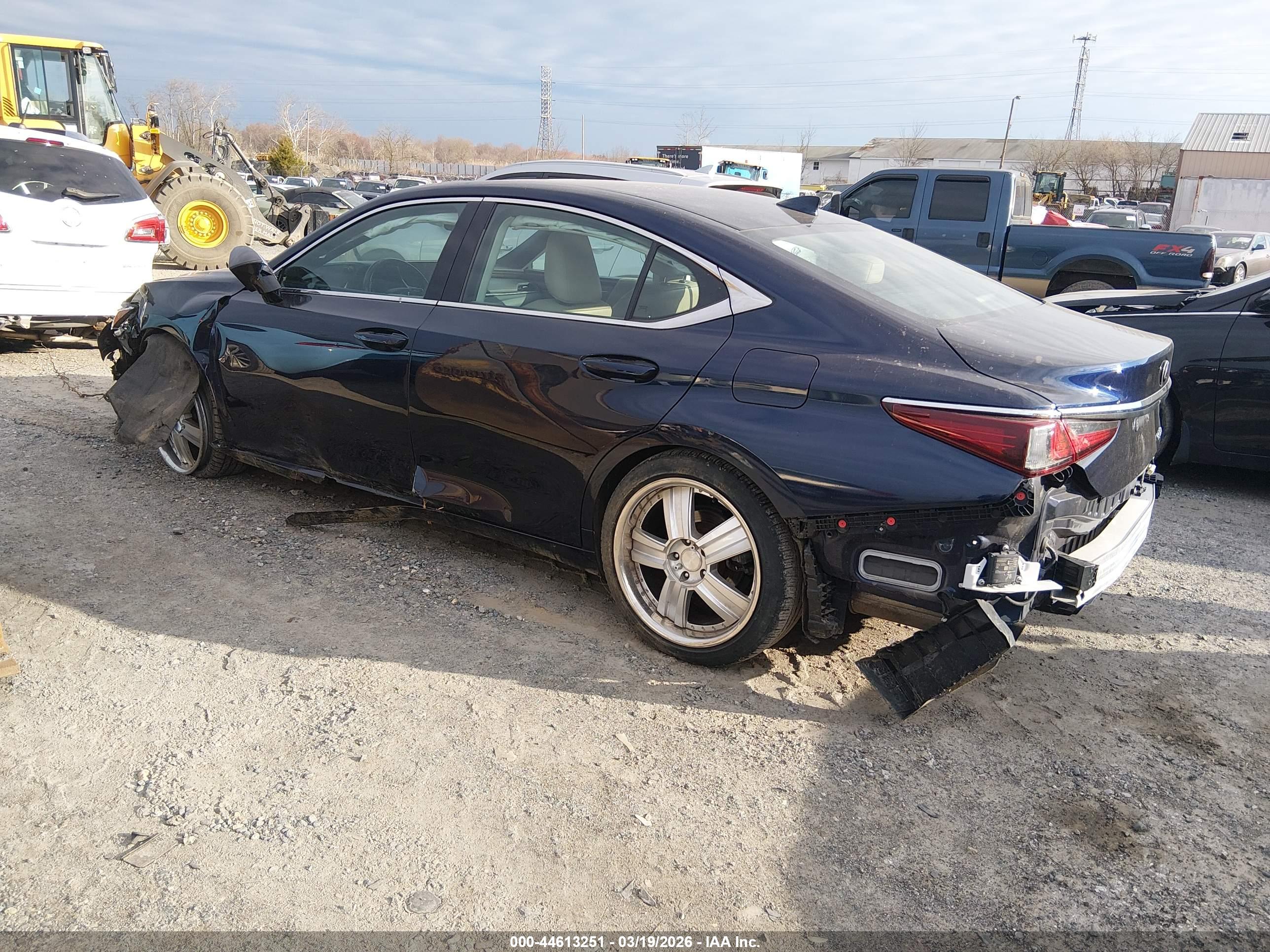 LEXUS ES image 3