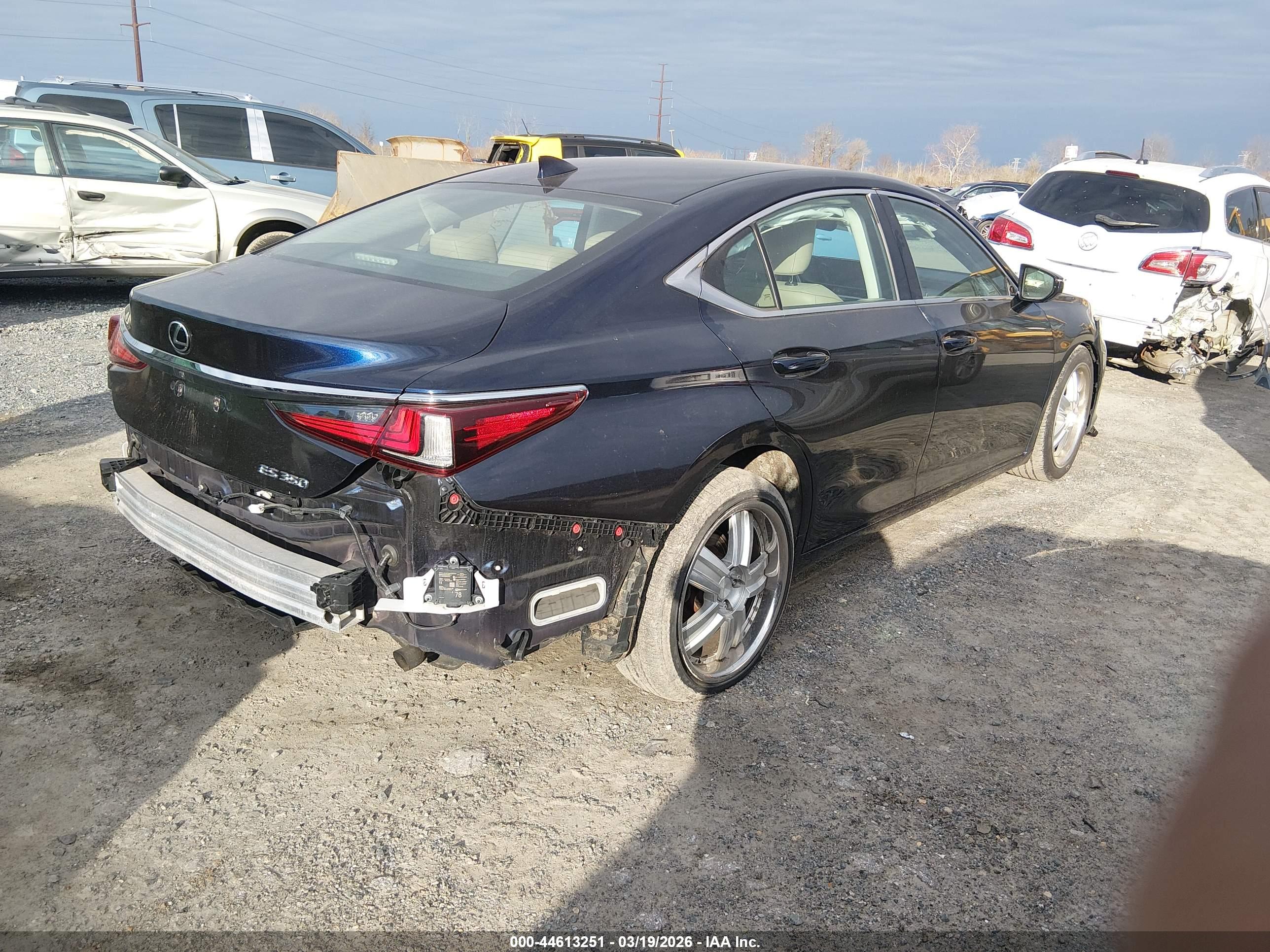 LEXUS ES image 4