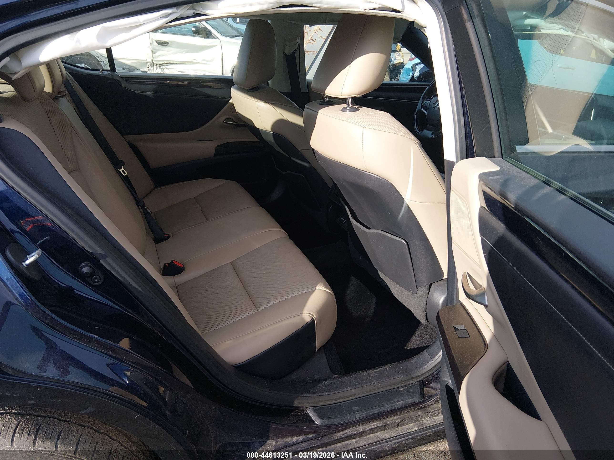 LEXUS ES image 8