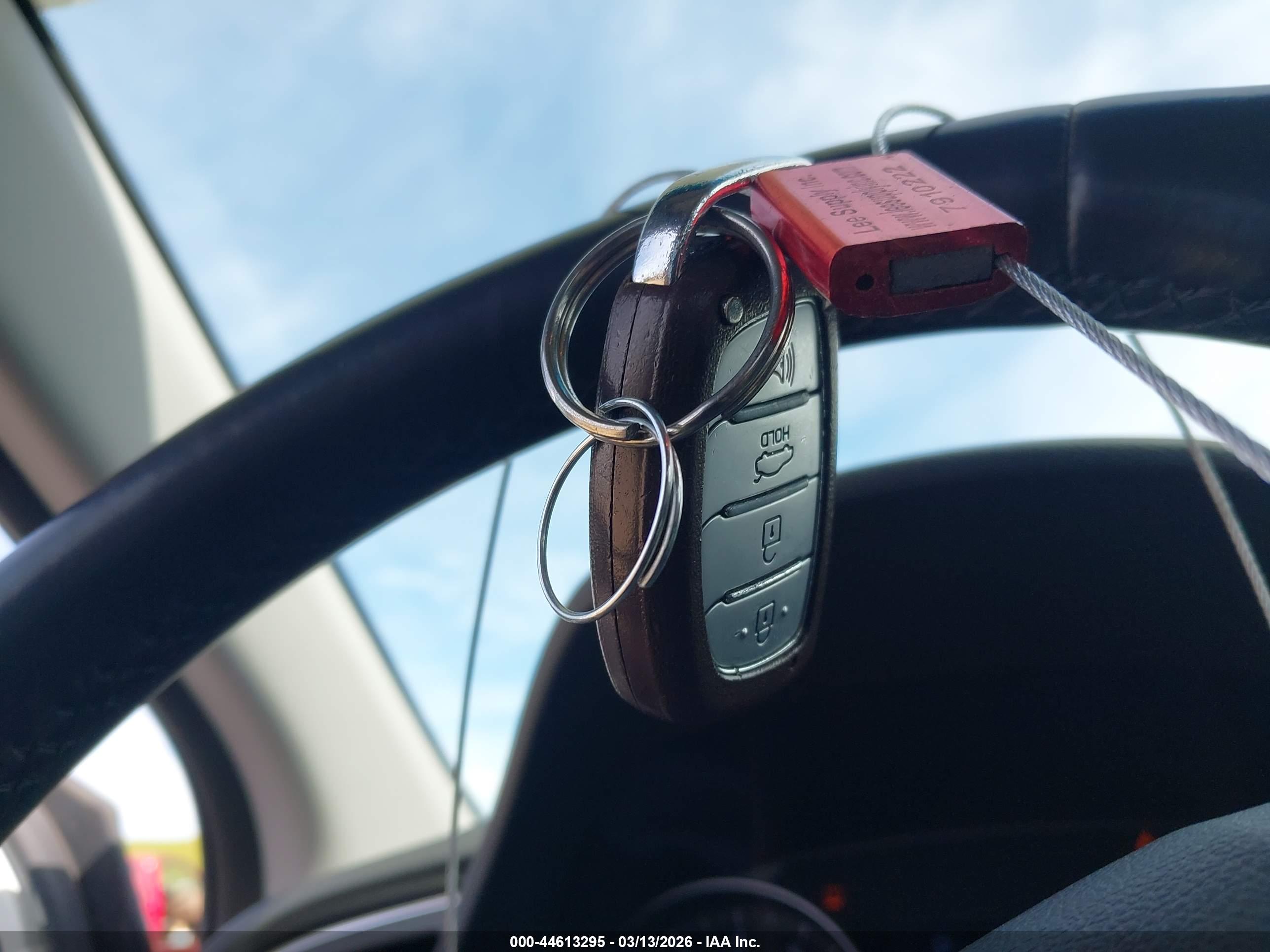 HYUNDAI ELANTRA image 11