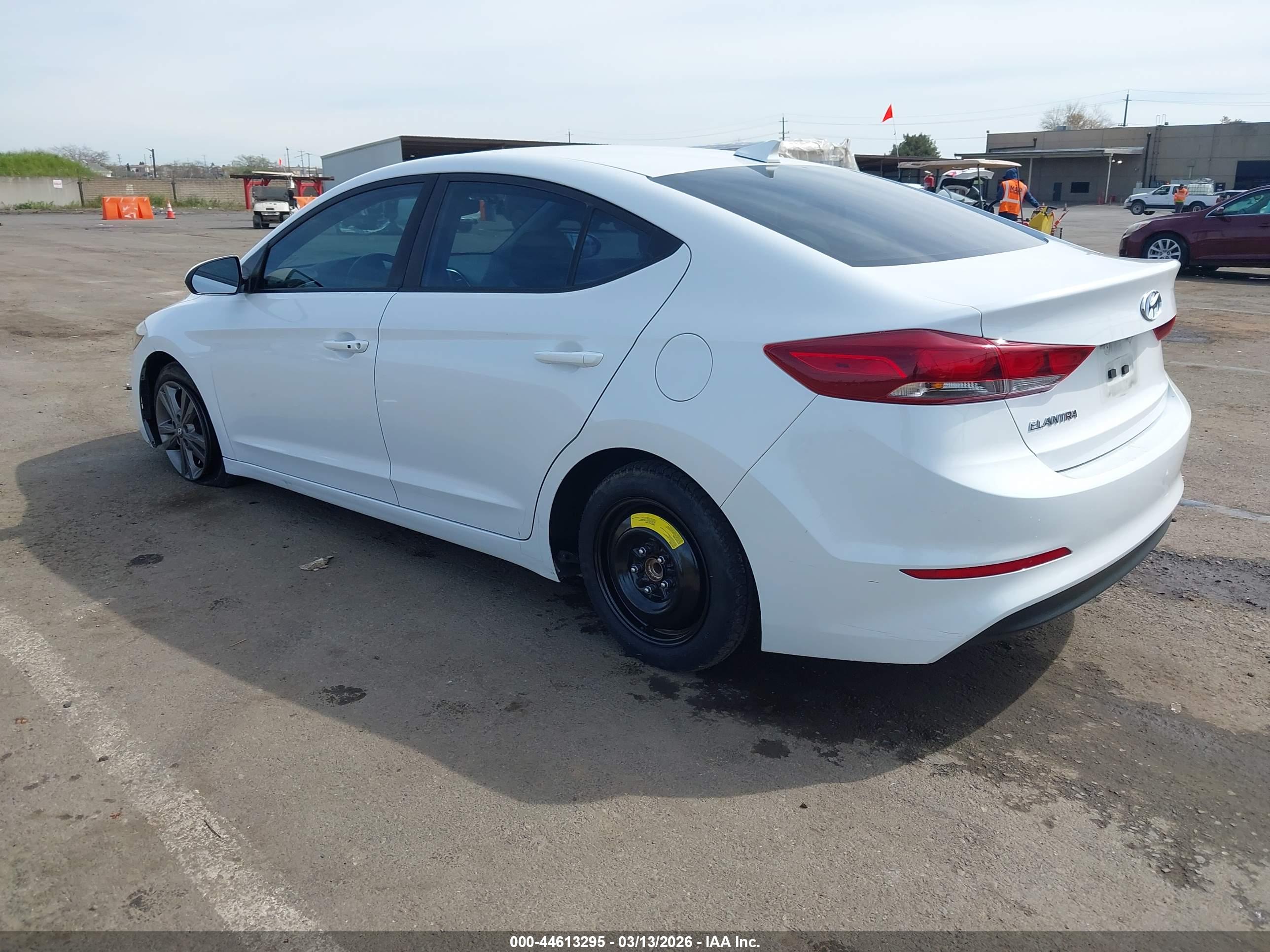 HYUNDAI ELANTRA image 3