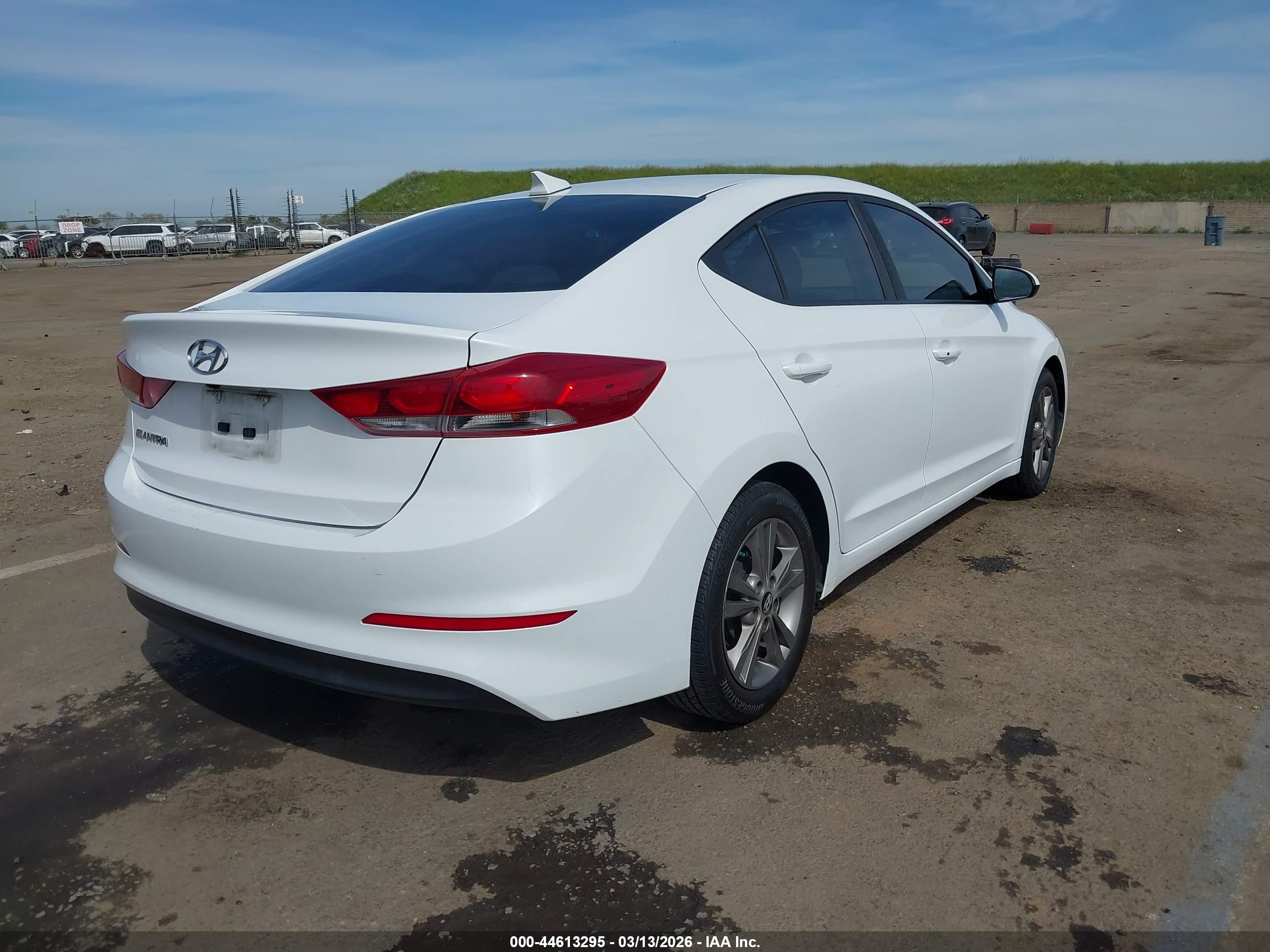 HYUNDAI ELANTRA image 4