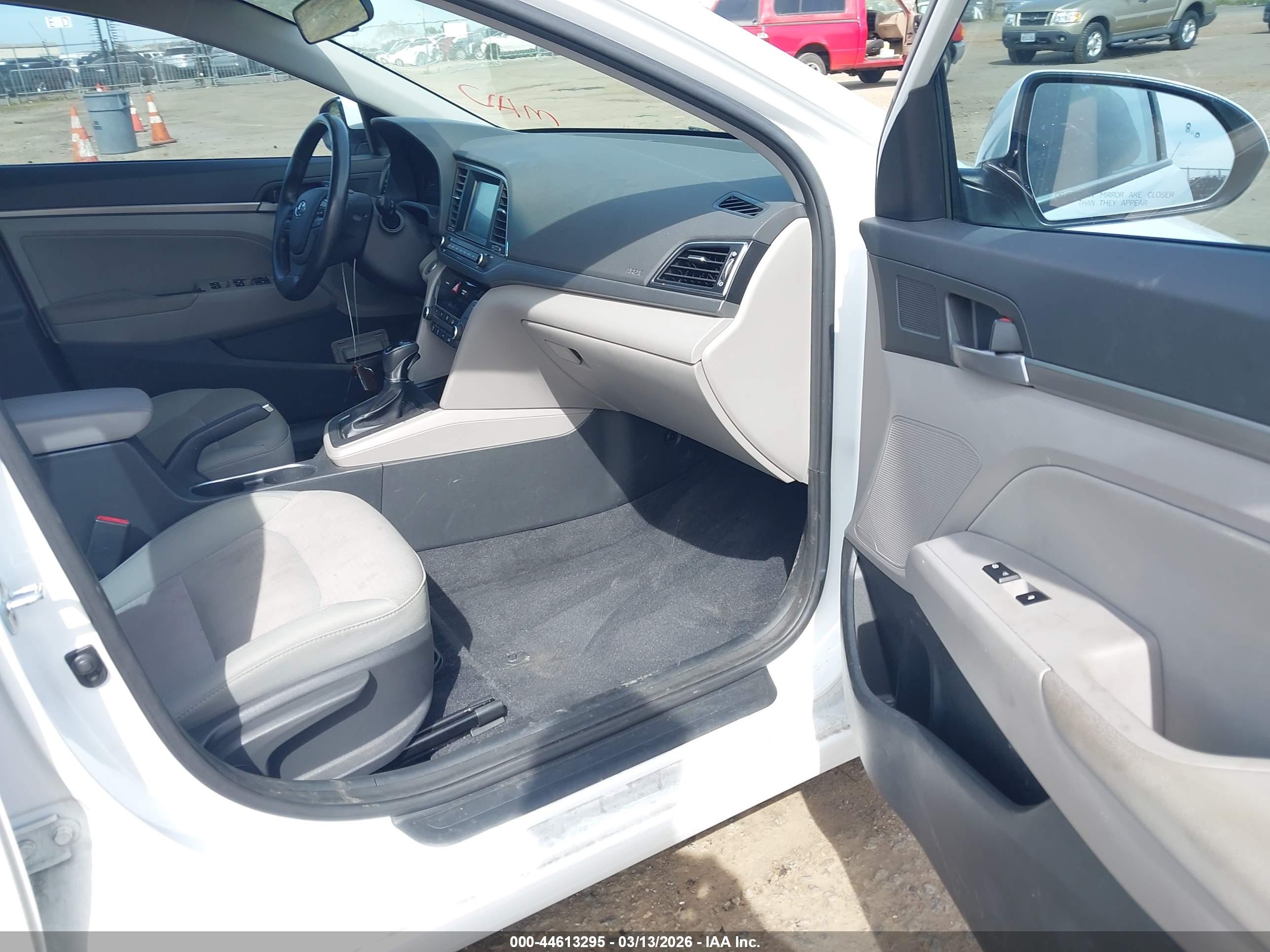 HYUNDAI ELANTRA image 5