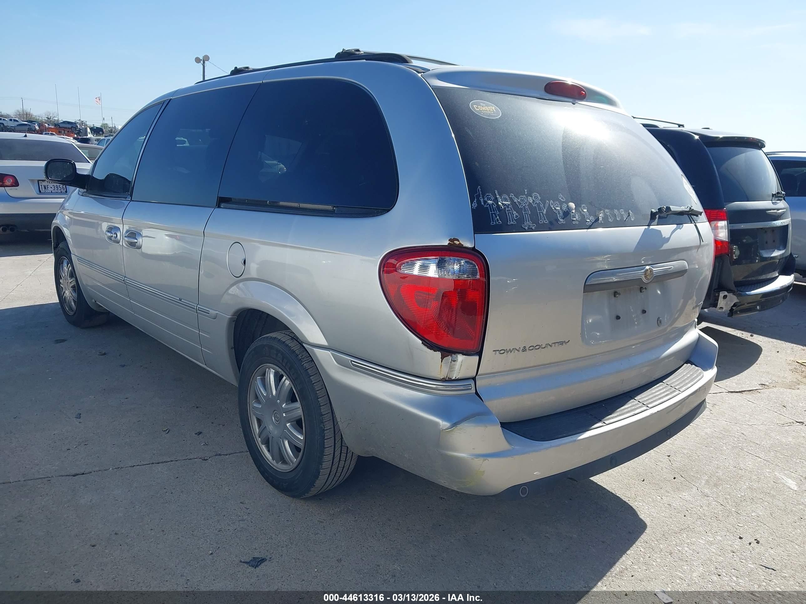 CHRYSLER TOWN image 3