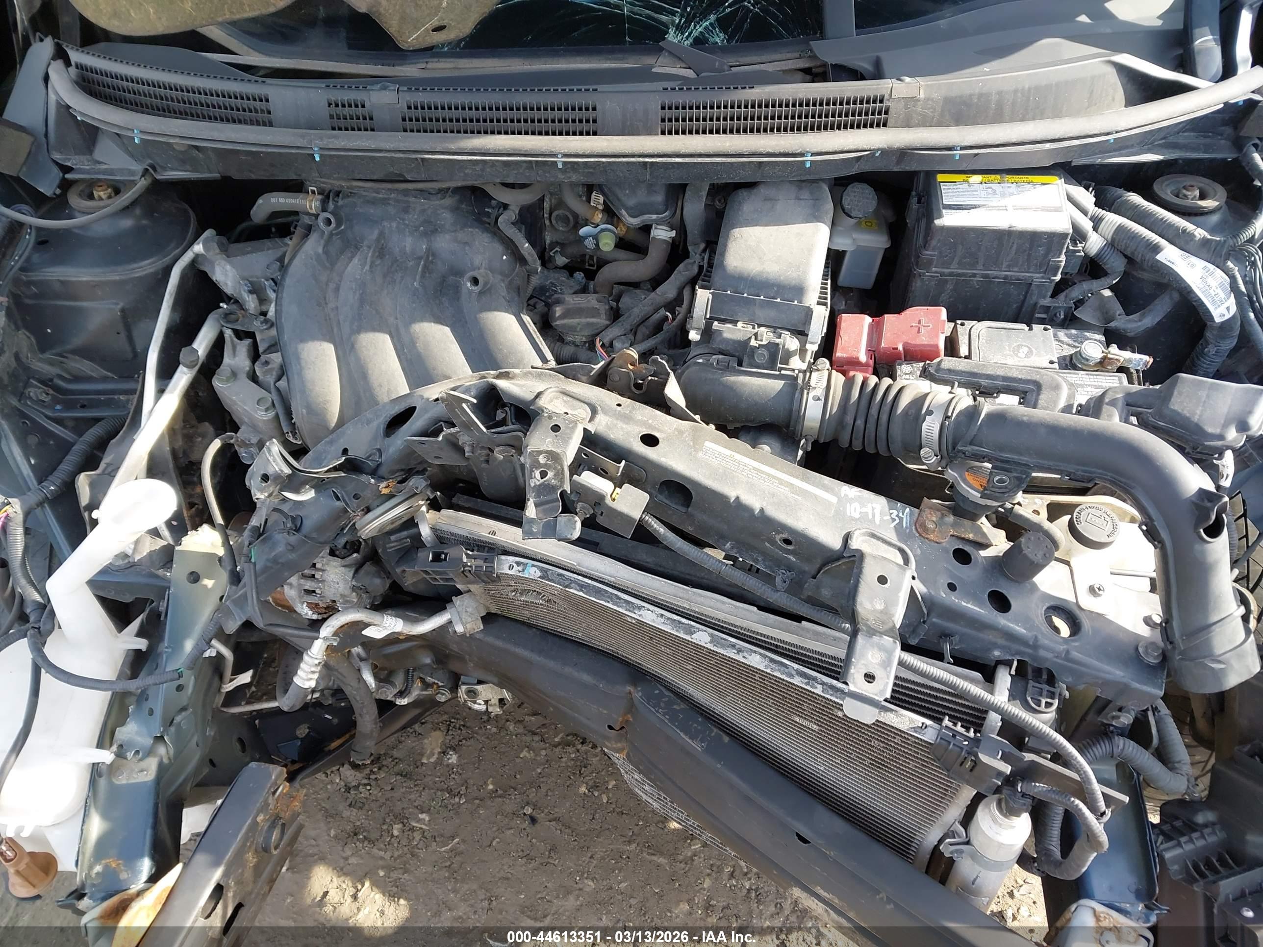 NISSAN VERSA image 10