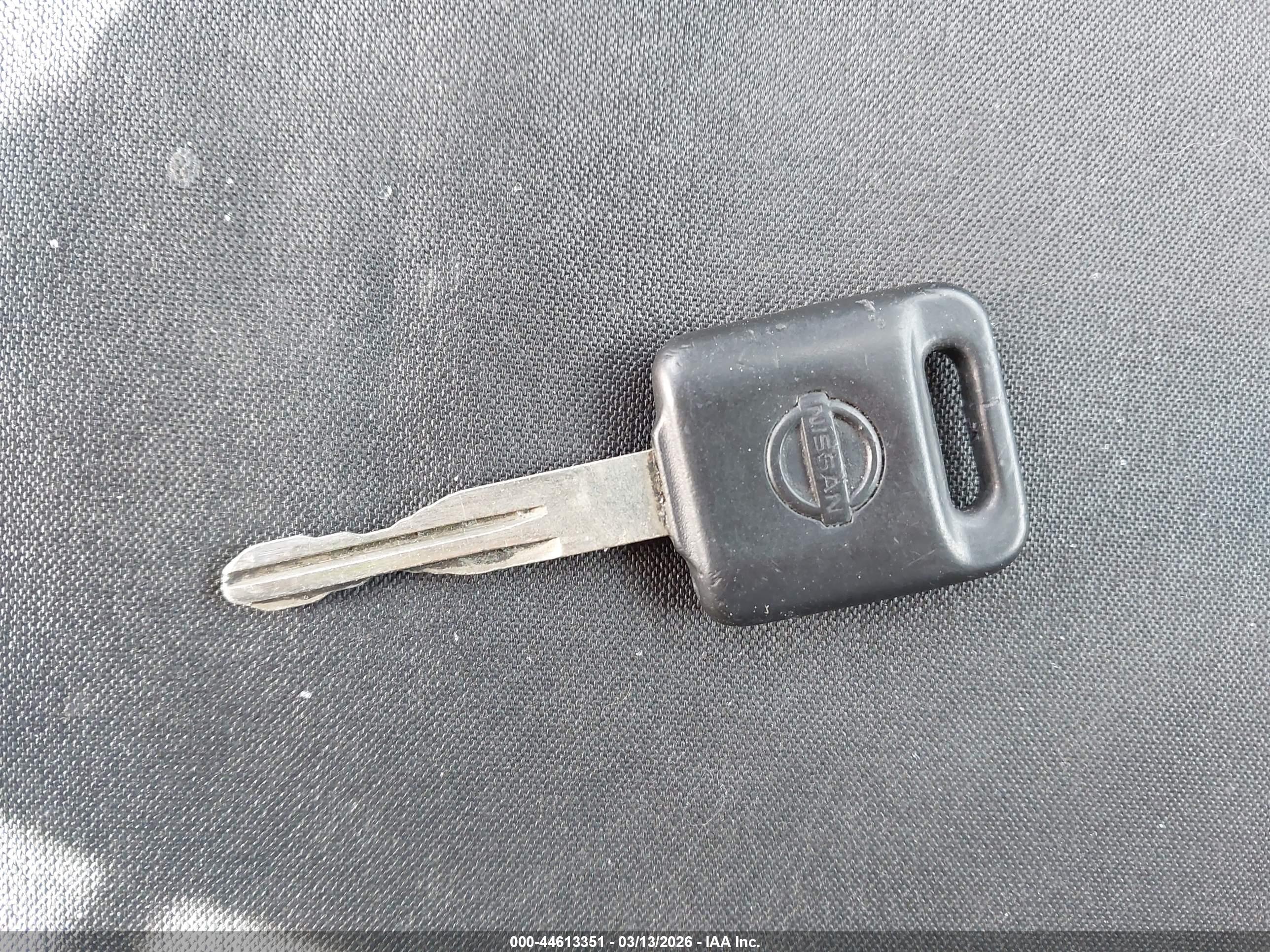 NISSAN VERSA image 11