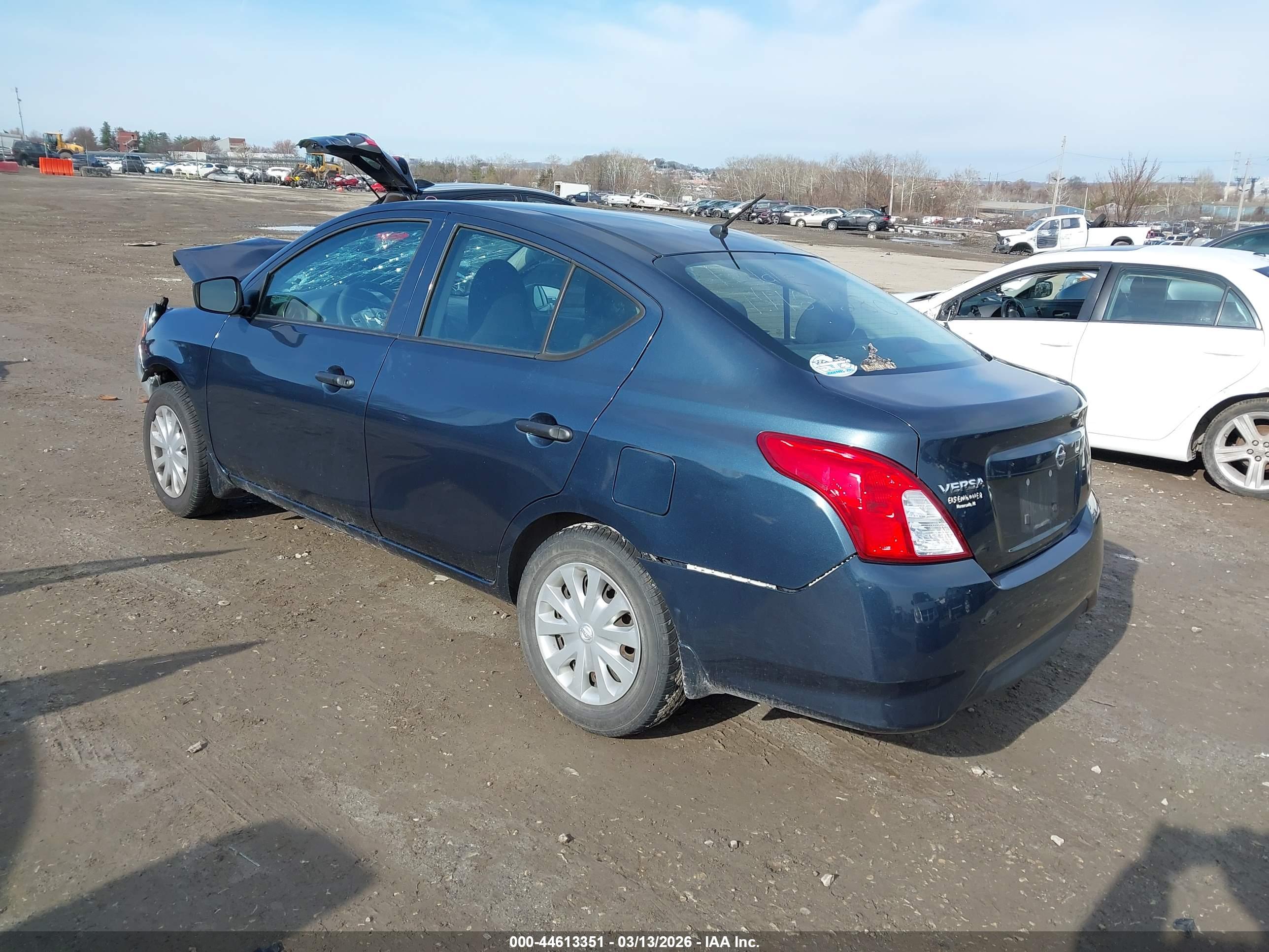 NISSAN VERSA image 3
