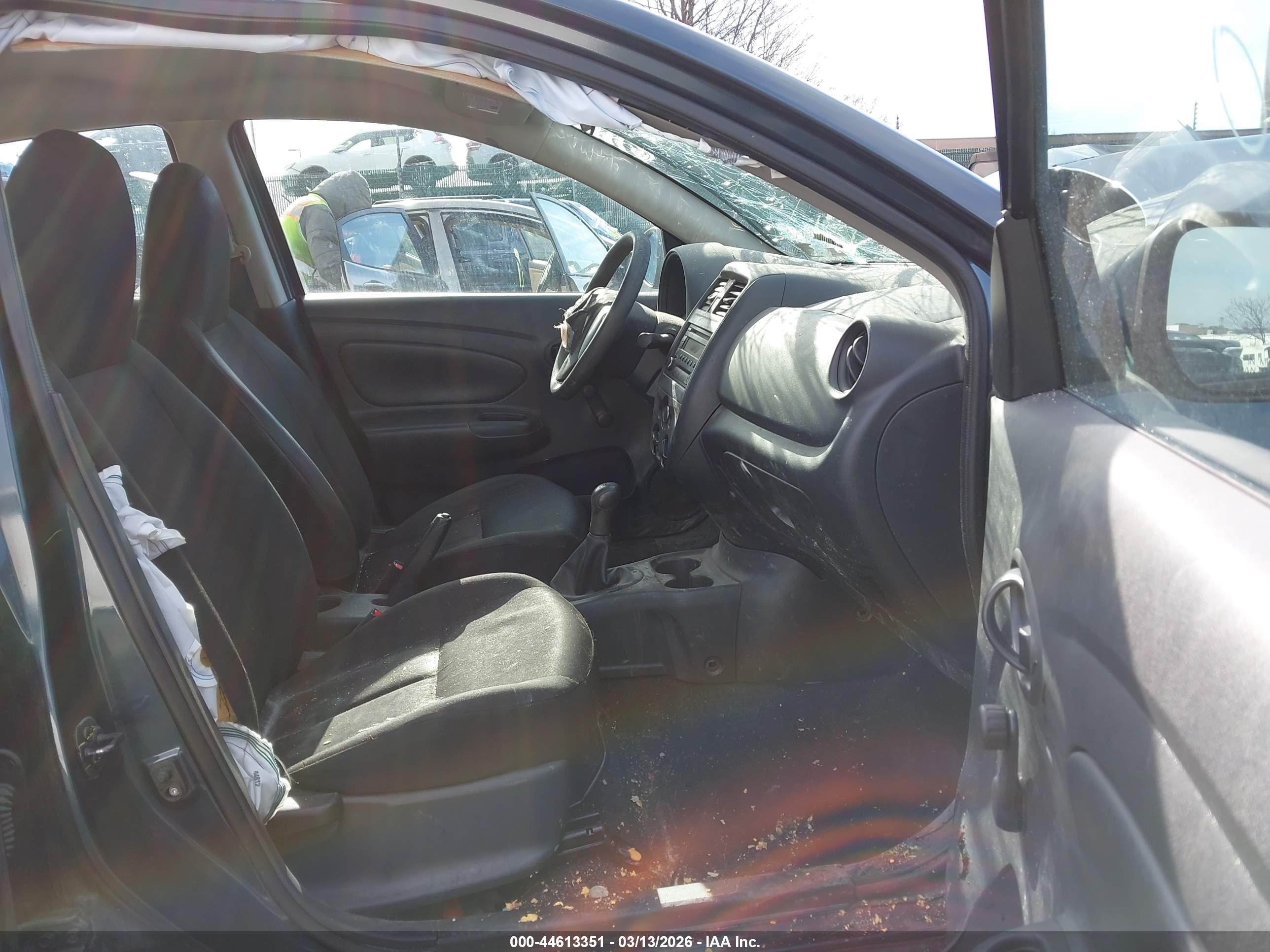 NISSAN VERSA image 5