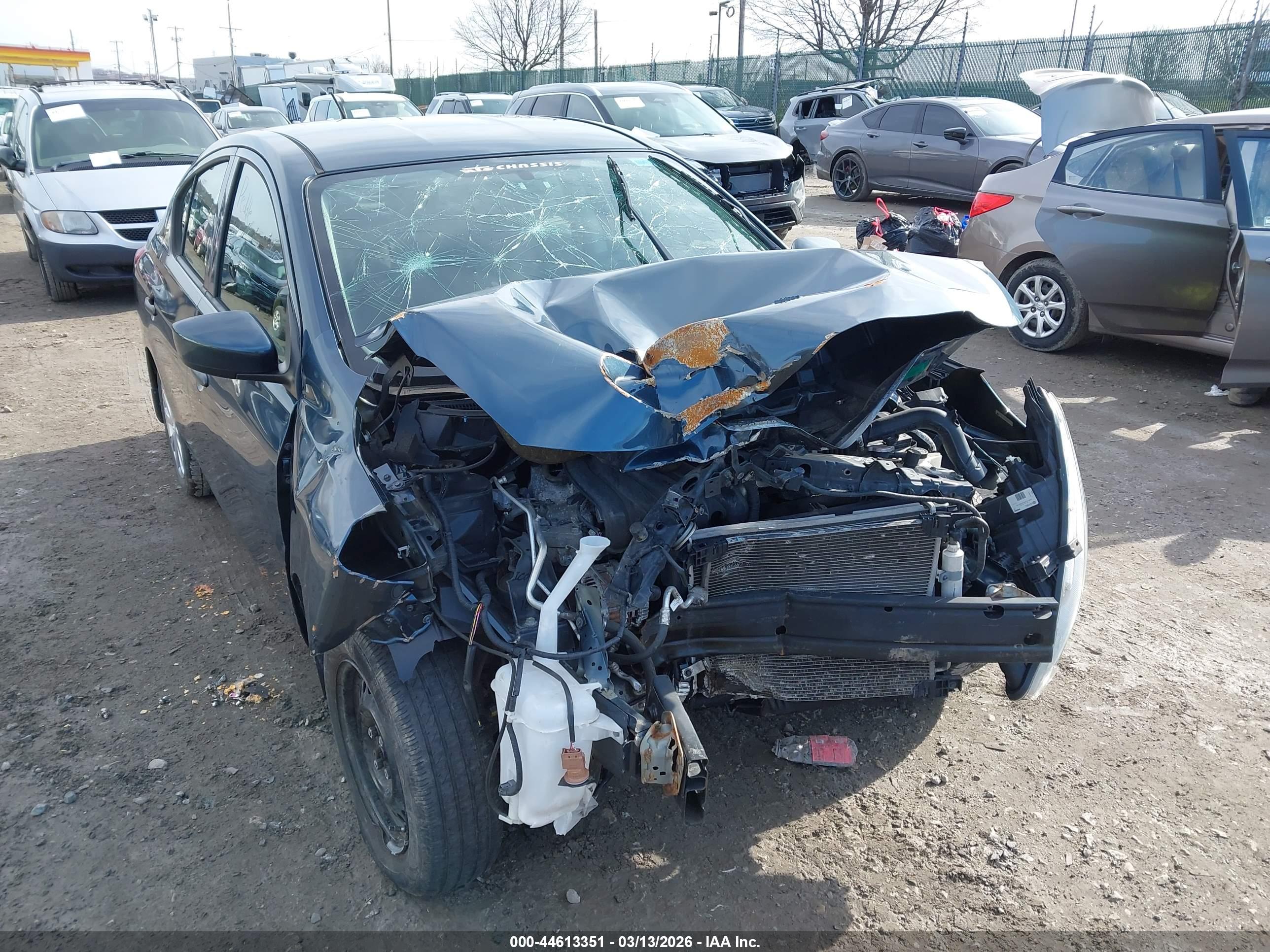 NISSAN VERSA image 6
