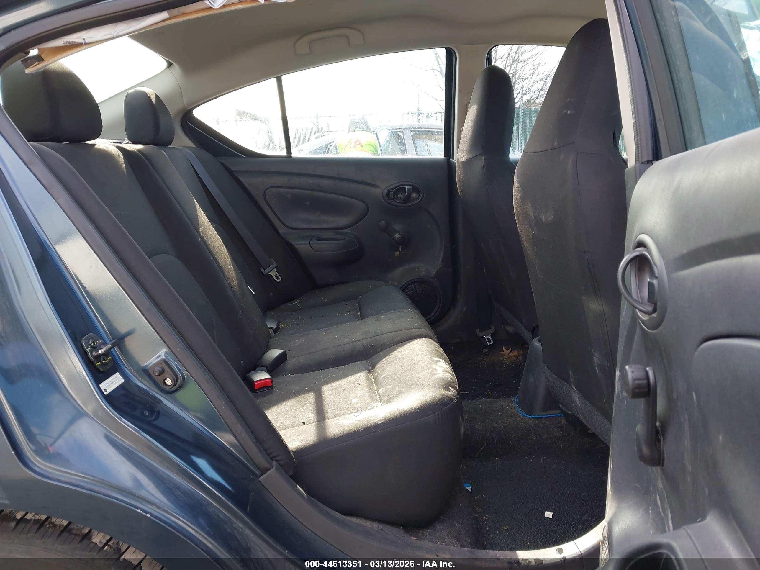 NISSAN VERSA image 8