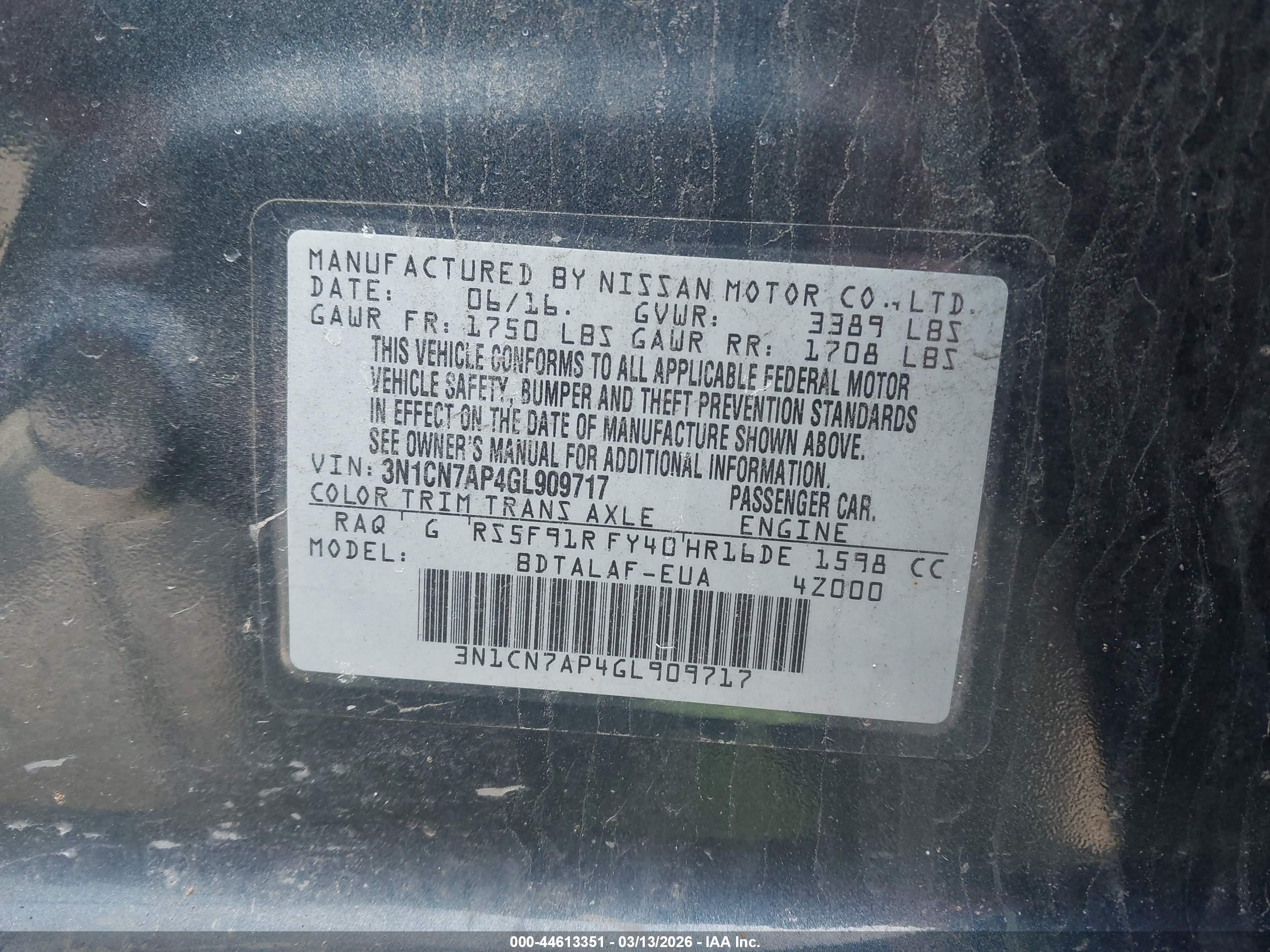 NISSAN VERSA image 9