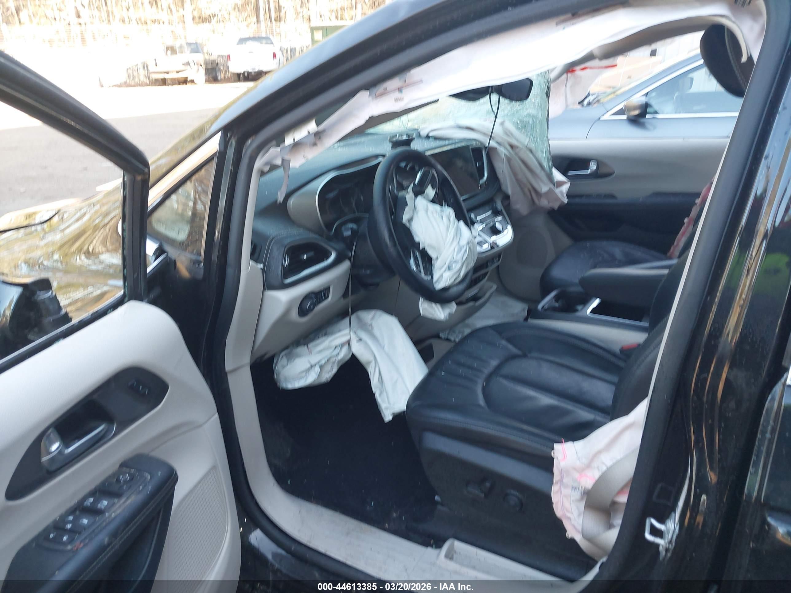 CHRYSLER PACIFICA image 5