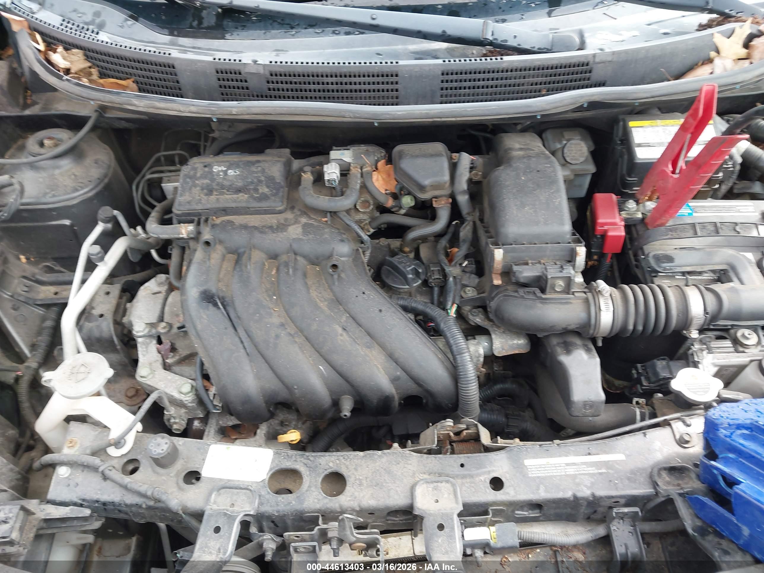 NISSAN VERSA image 10