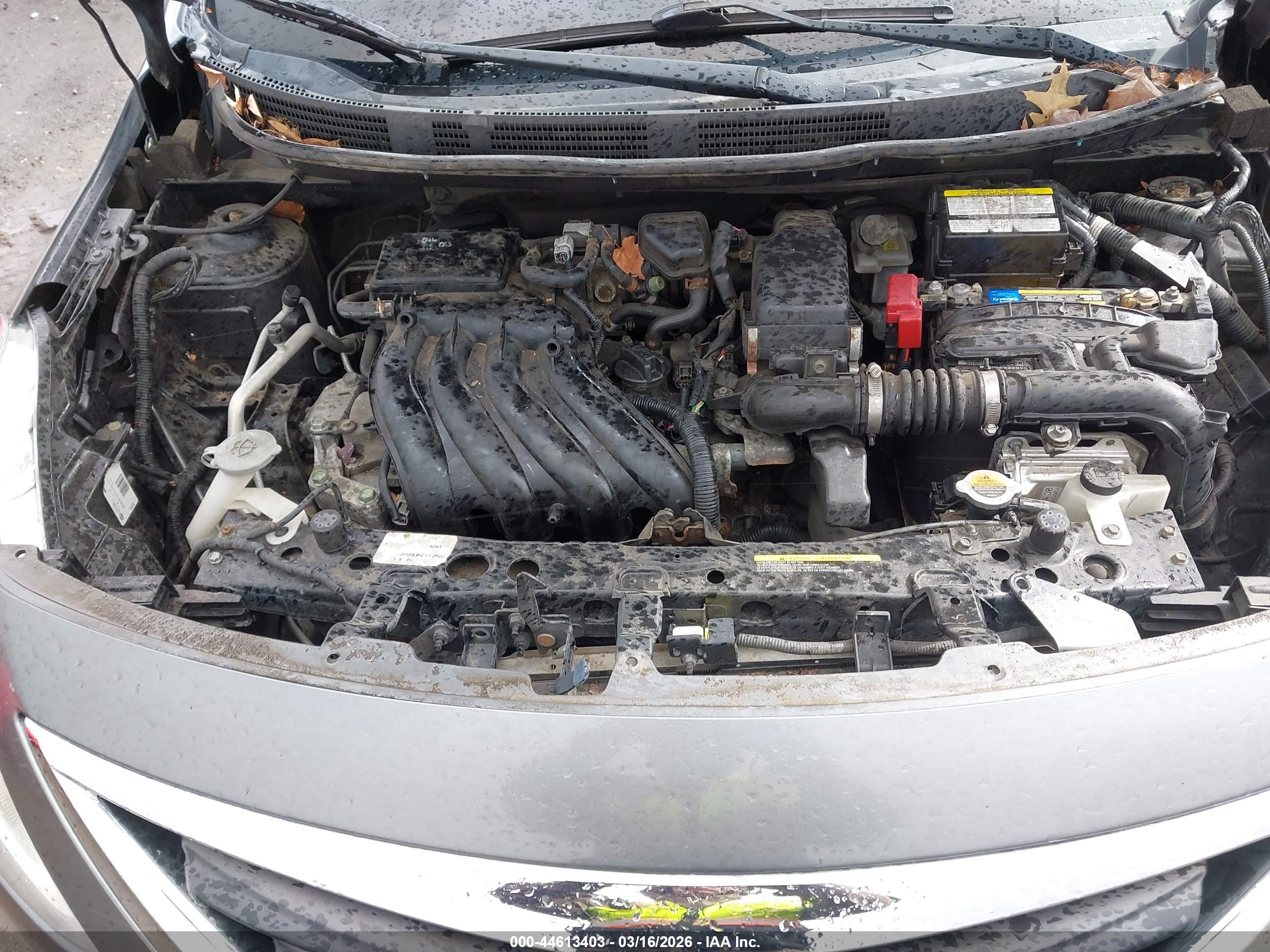 NISSAN VERSA image 6