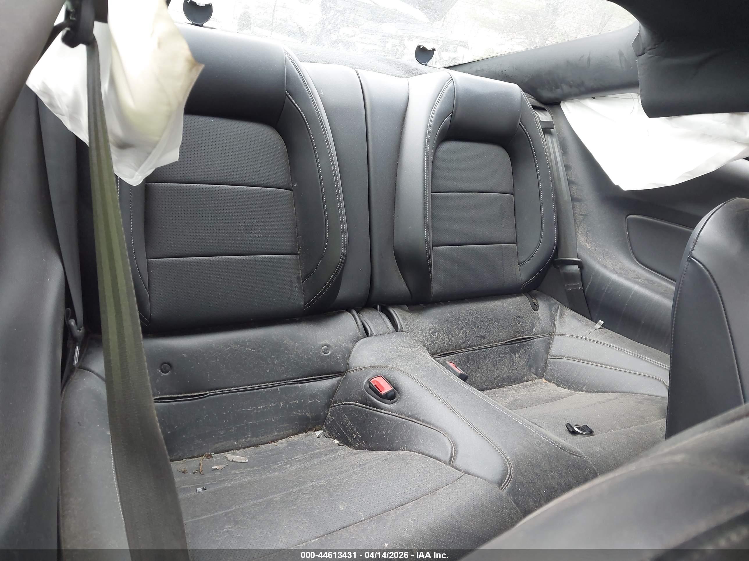 FORD MUSTANG image 8