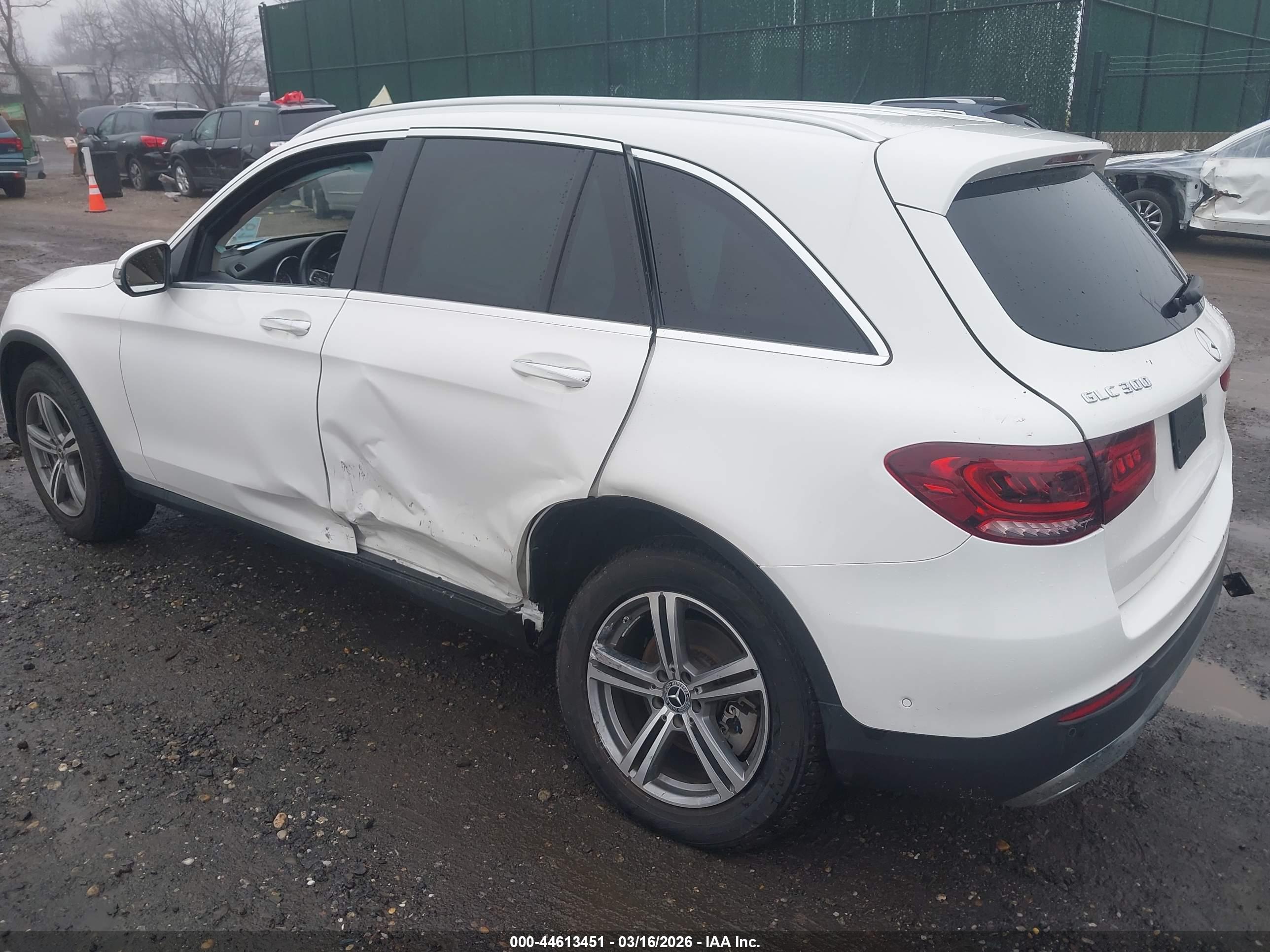 MERCEDES-BENZ GLC image 3