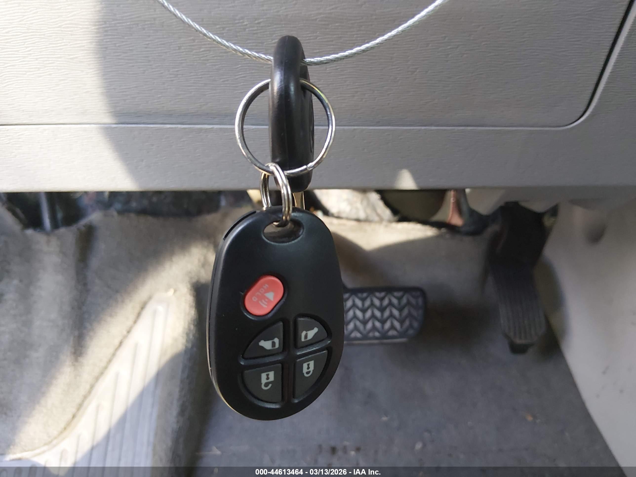 TOYOTA SIENNA image 11