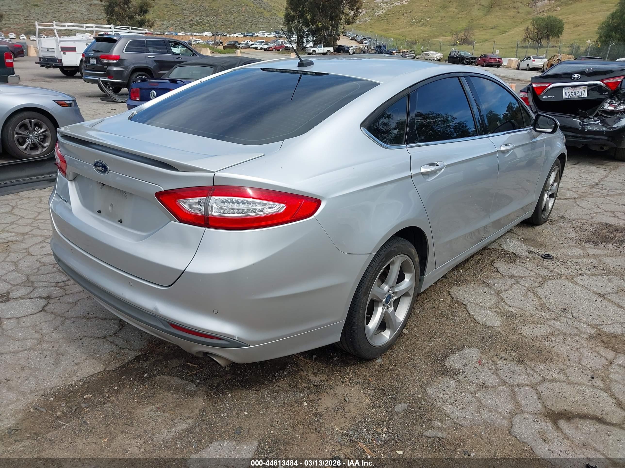 FORD FUSION image 4