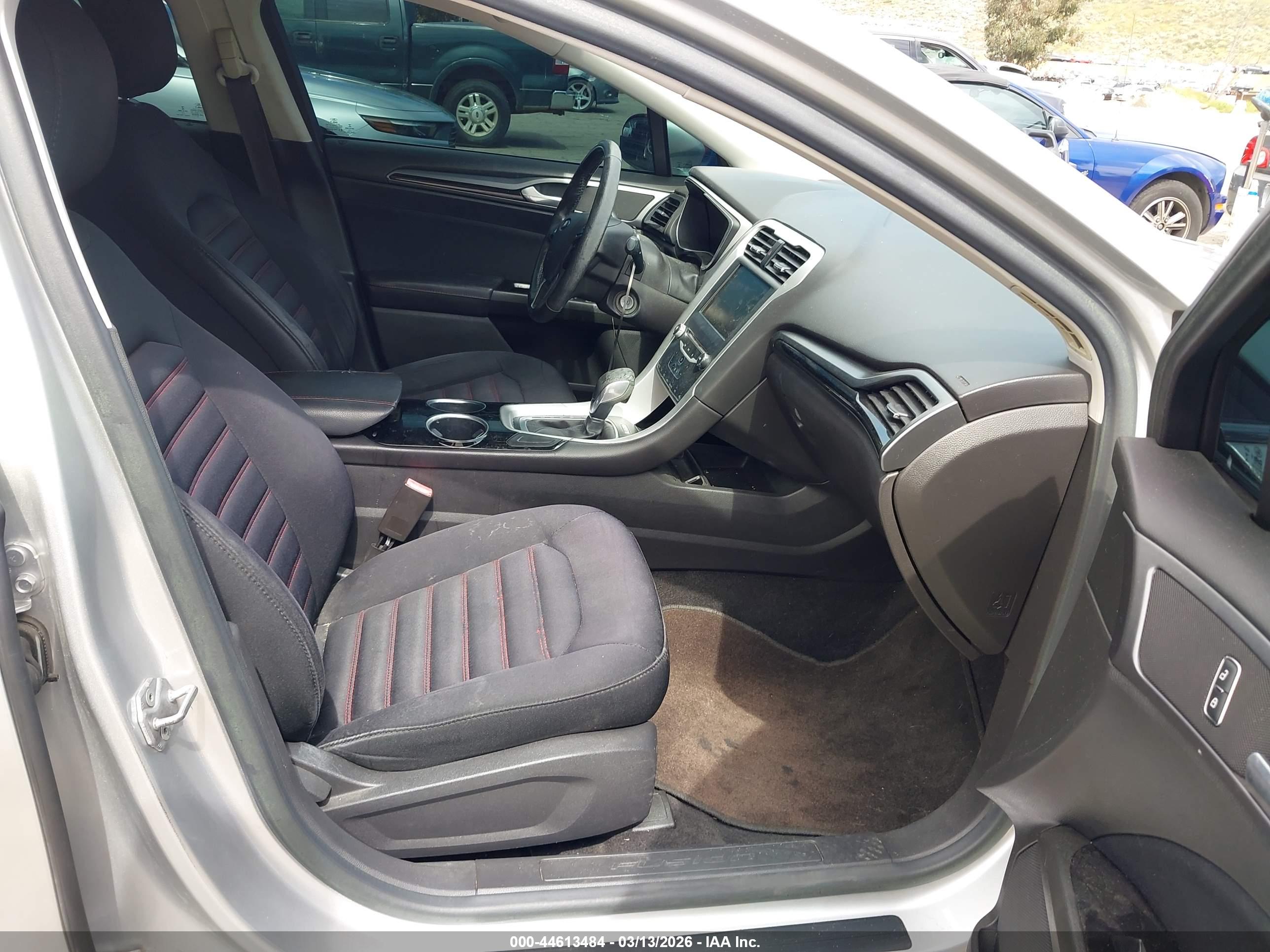 FORD FUSION image 5