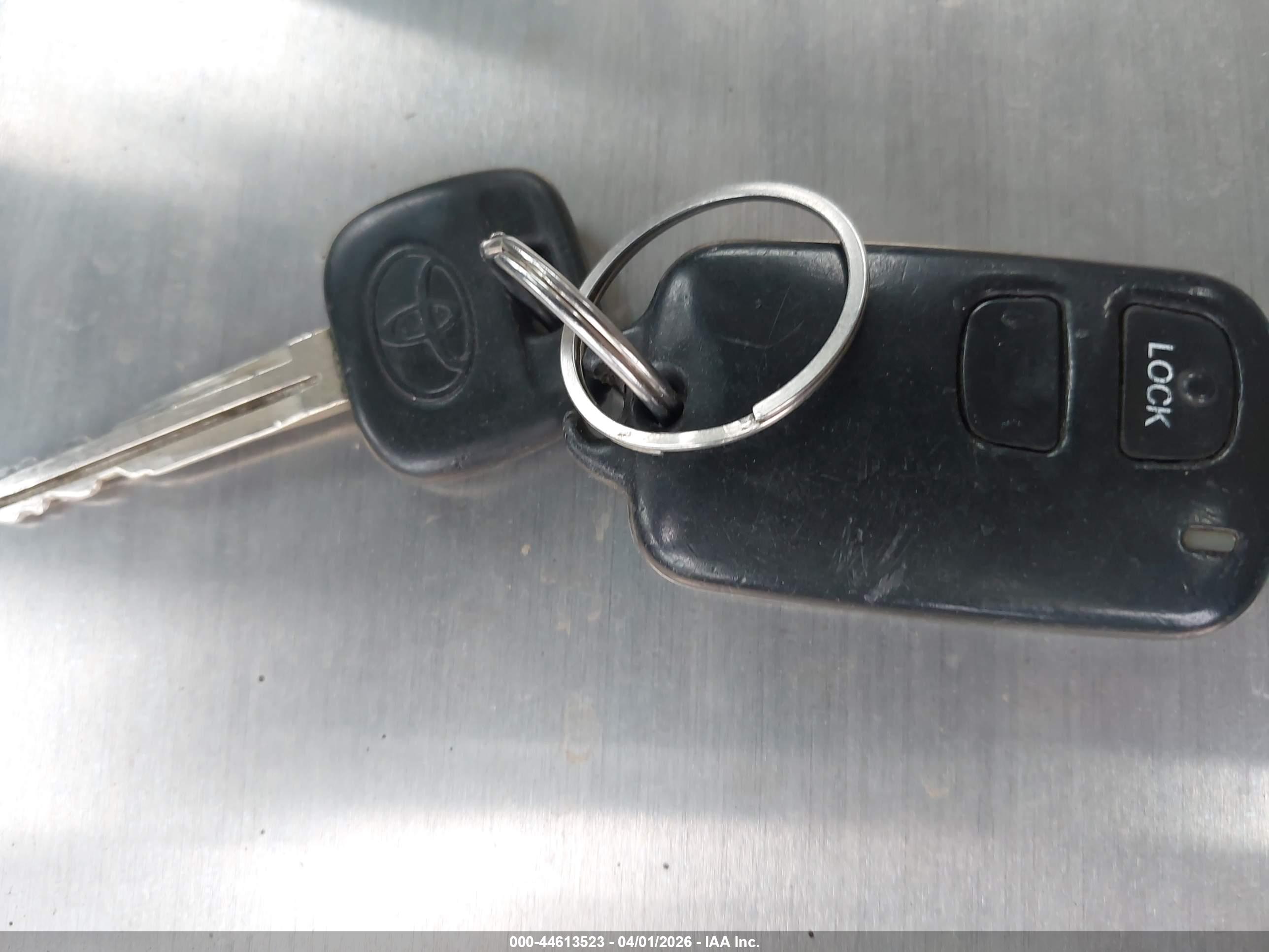 TOYOTA YARIS image 11