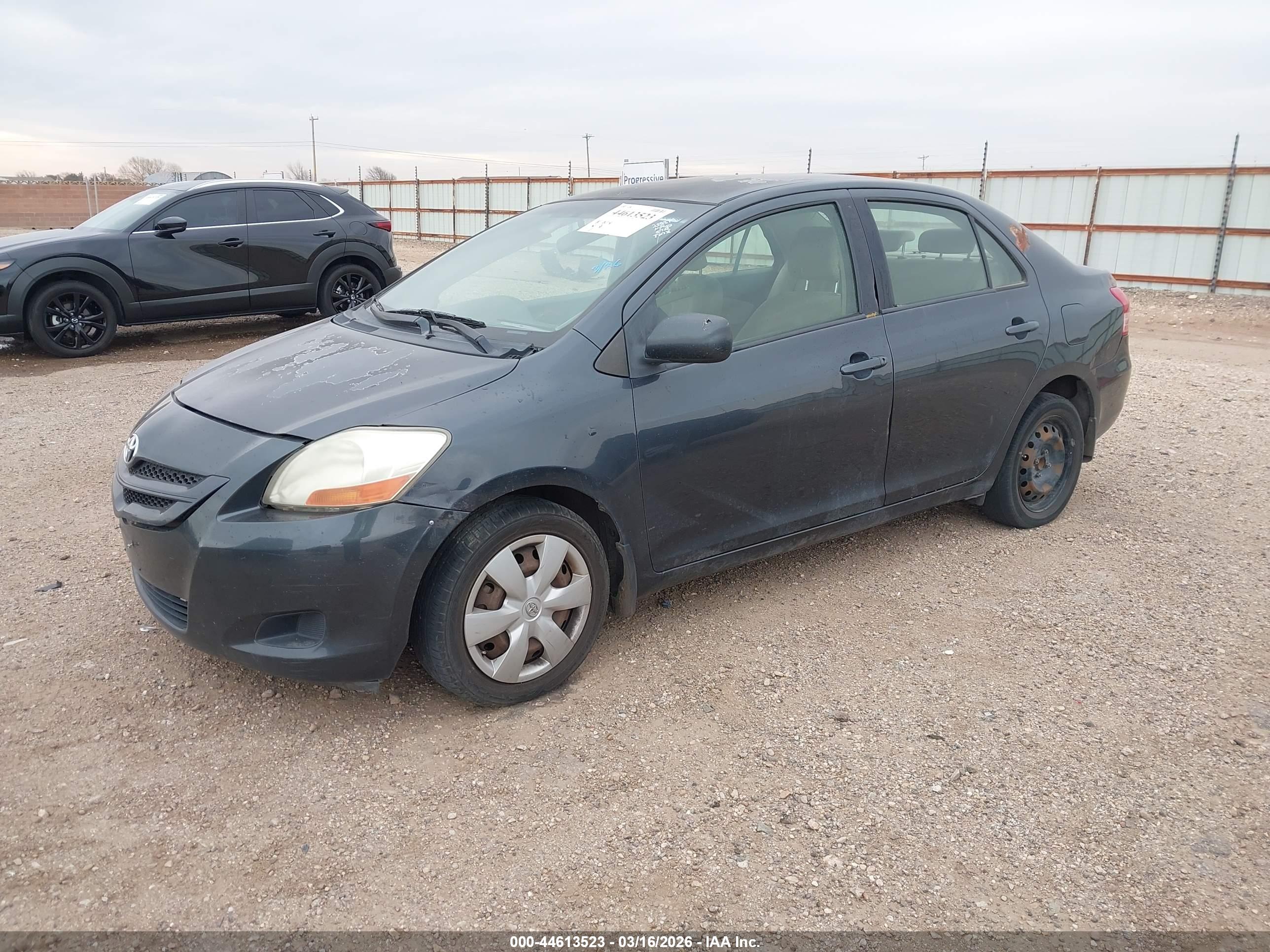 TOYOTA YARIS image 2