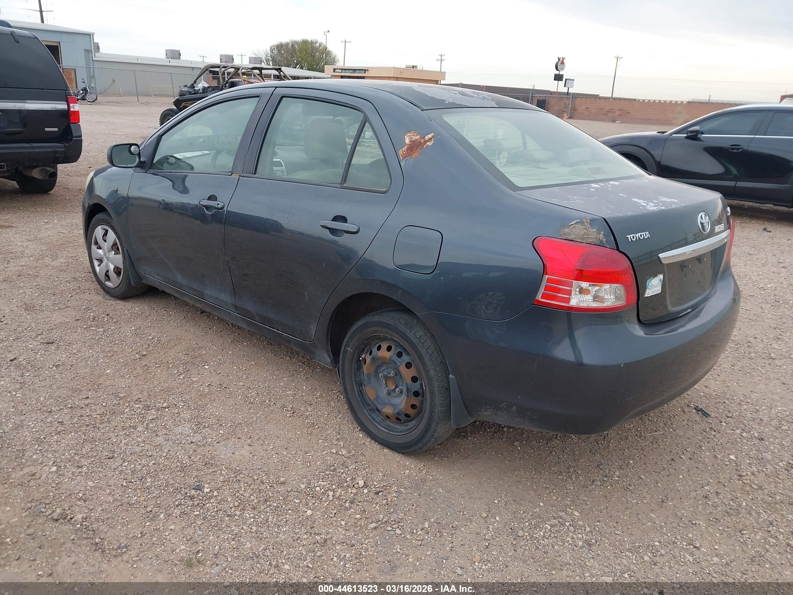 TOYOTA YARIS image 3