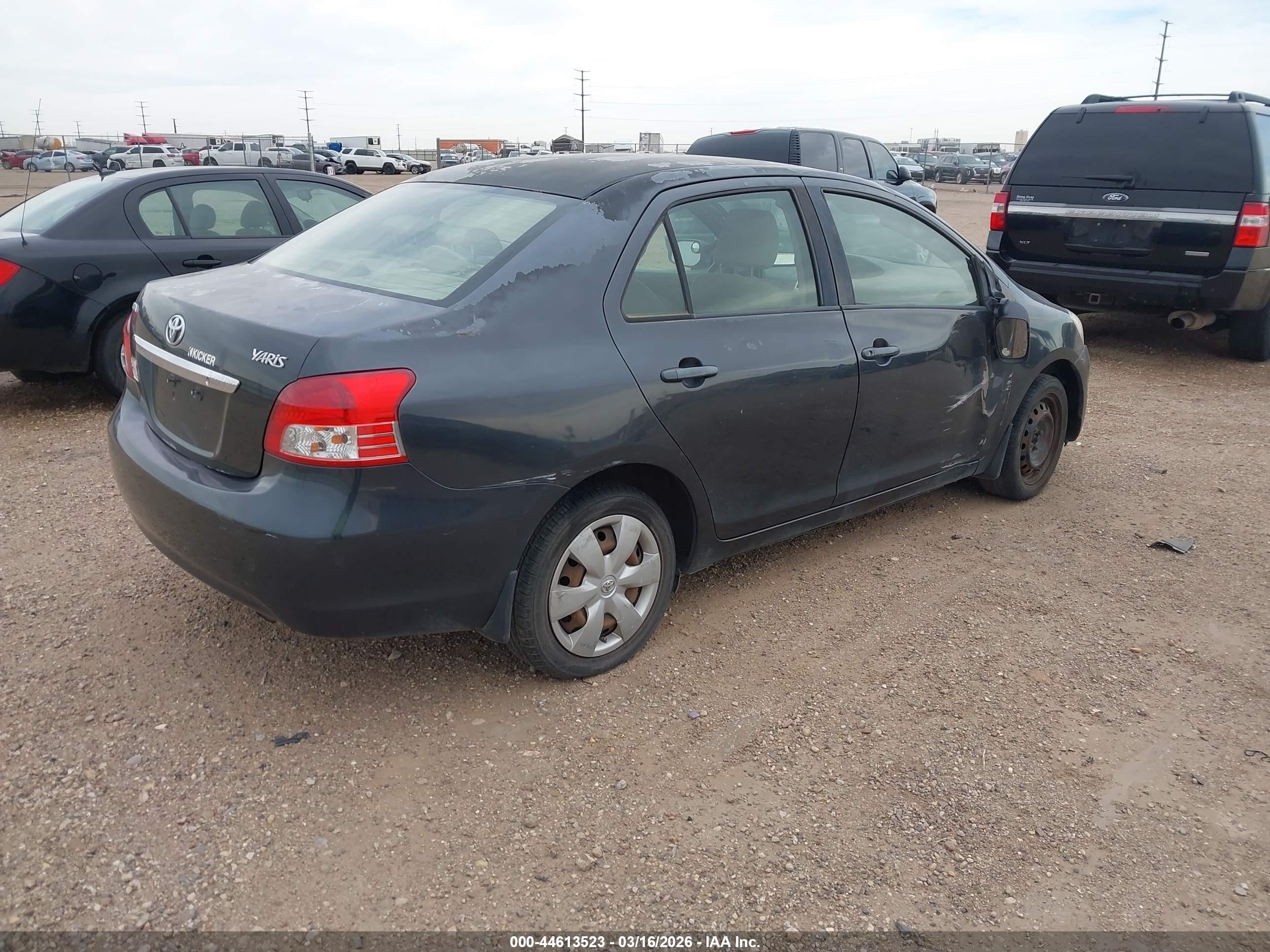TOYOTA YARIS image 4