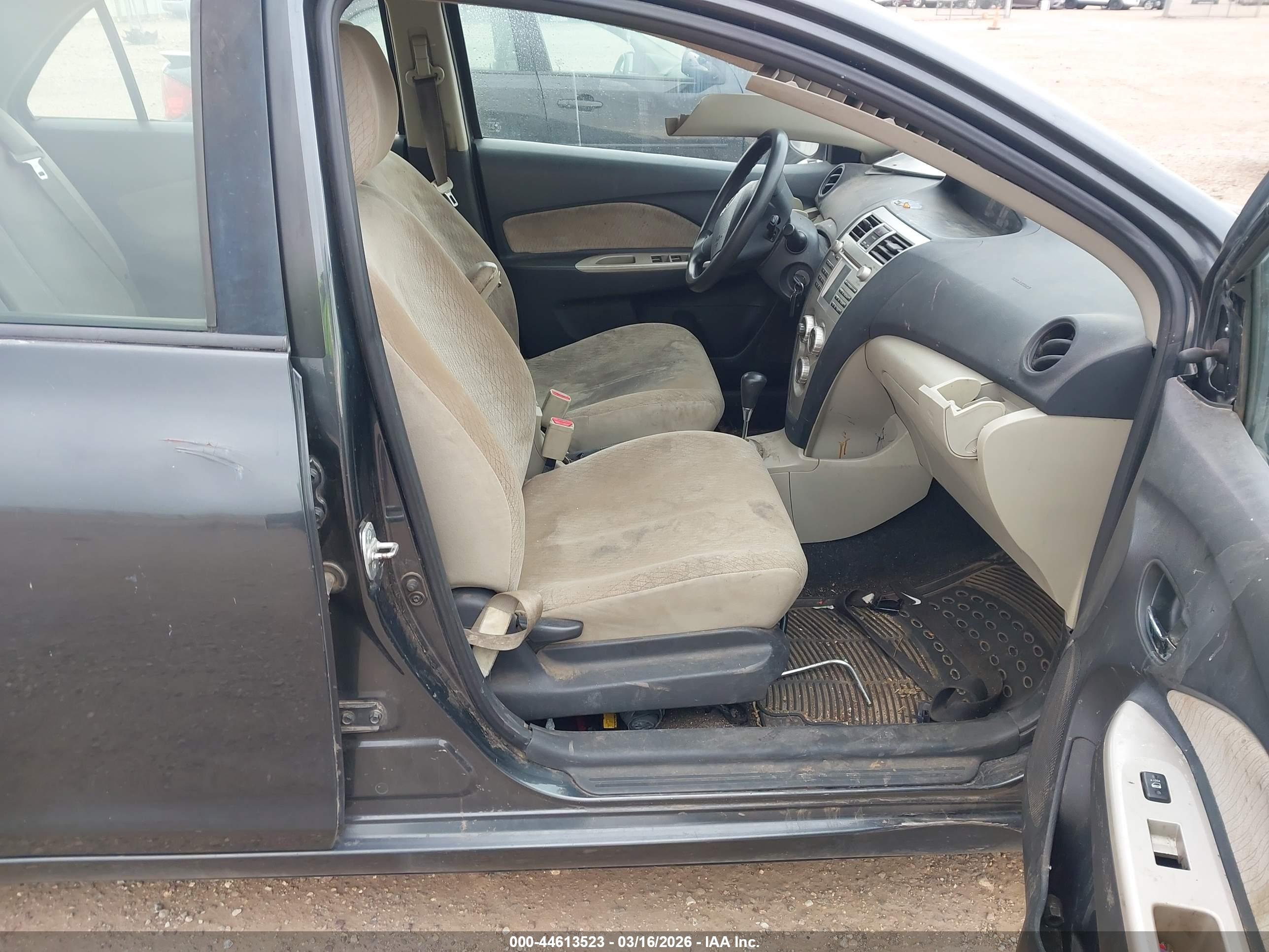 TOYOTA YARIS image 5