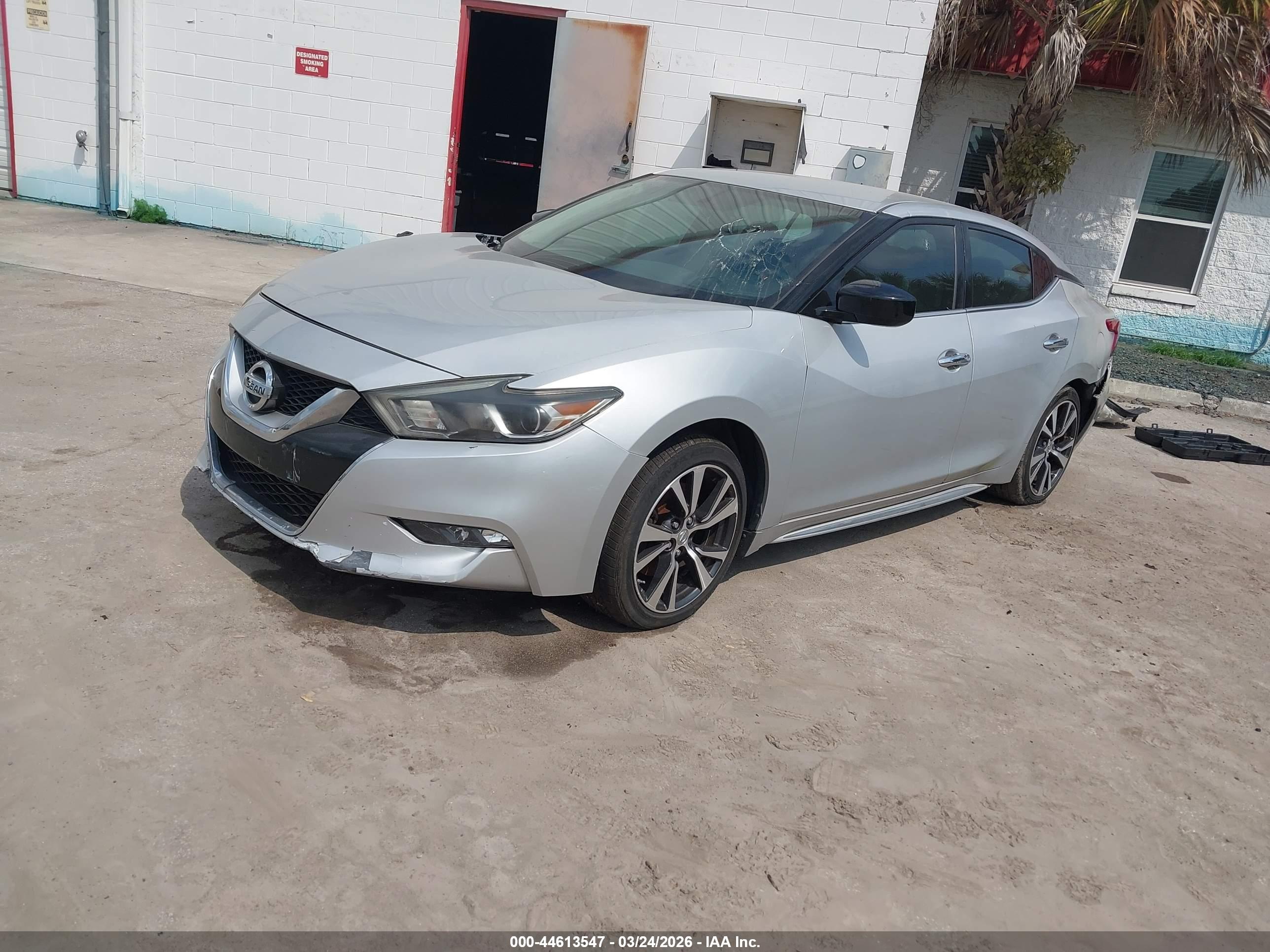NISSAN MAXIMA image 2