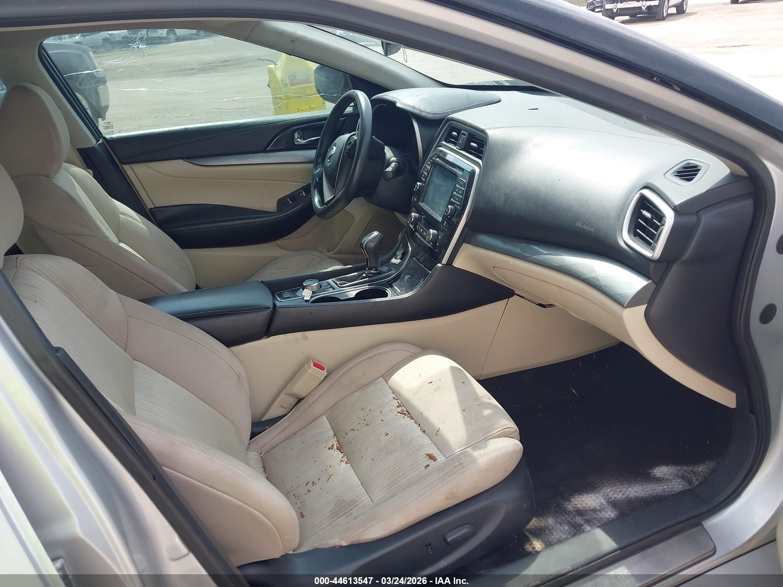 NISSAN MAXIMA image 5