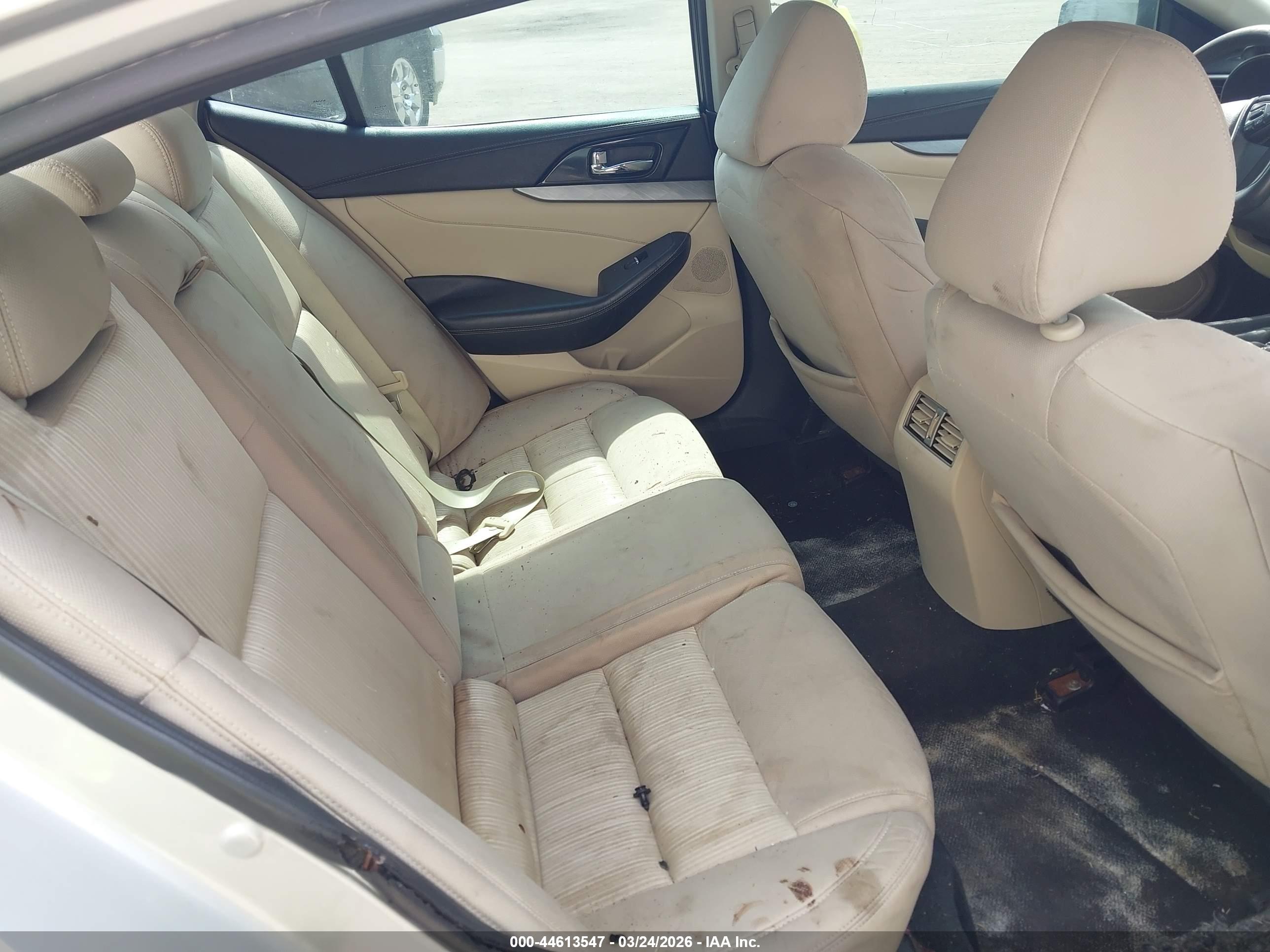 NISSAN MAXIMA image 8