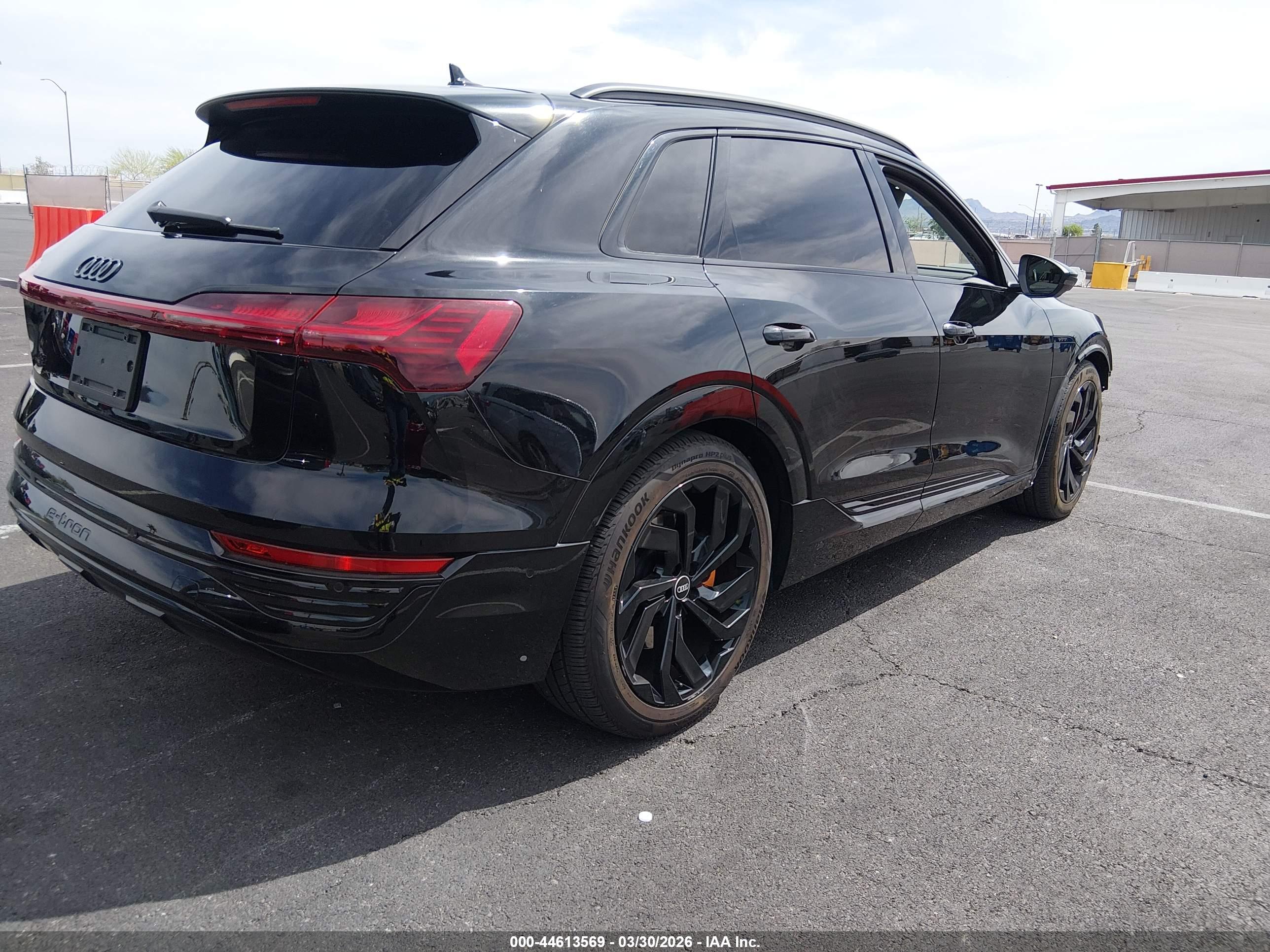 AUDI Q8 image 4